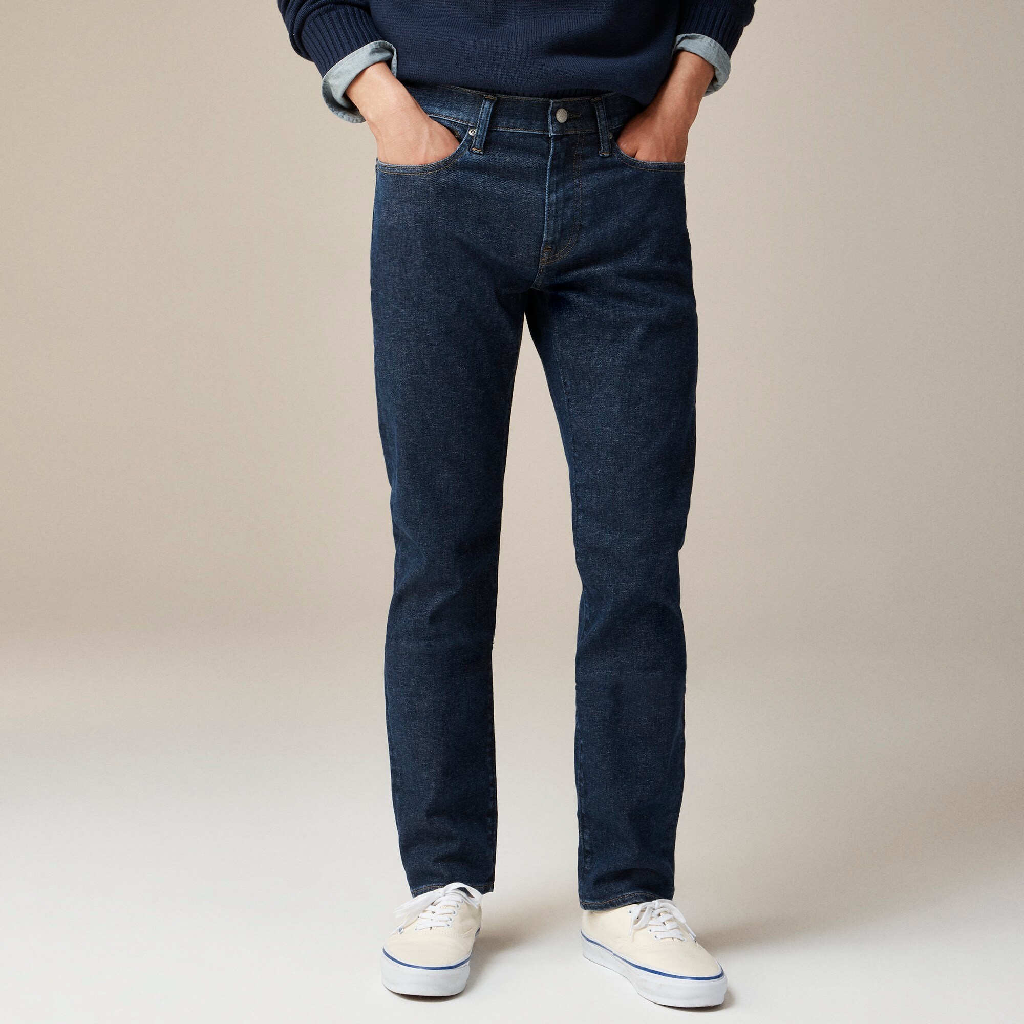  484 Slim-fit stretch jean in medium wash