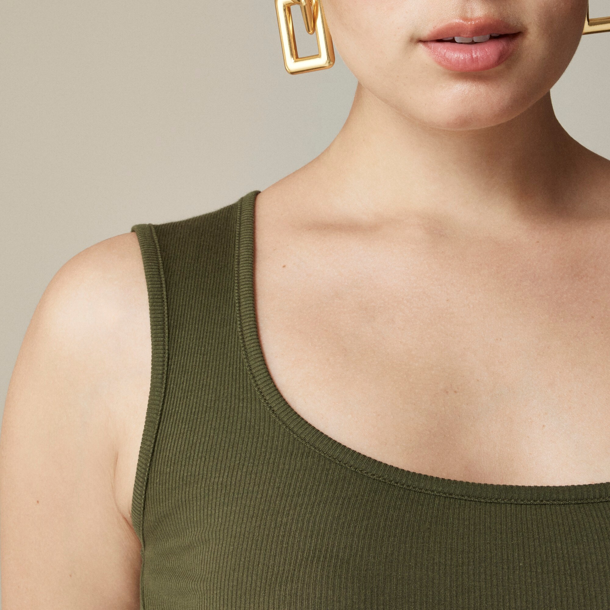 Cropped fine rib scoopneck tank top