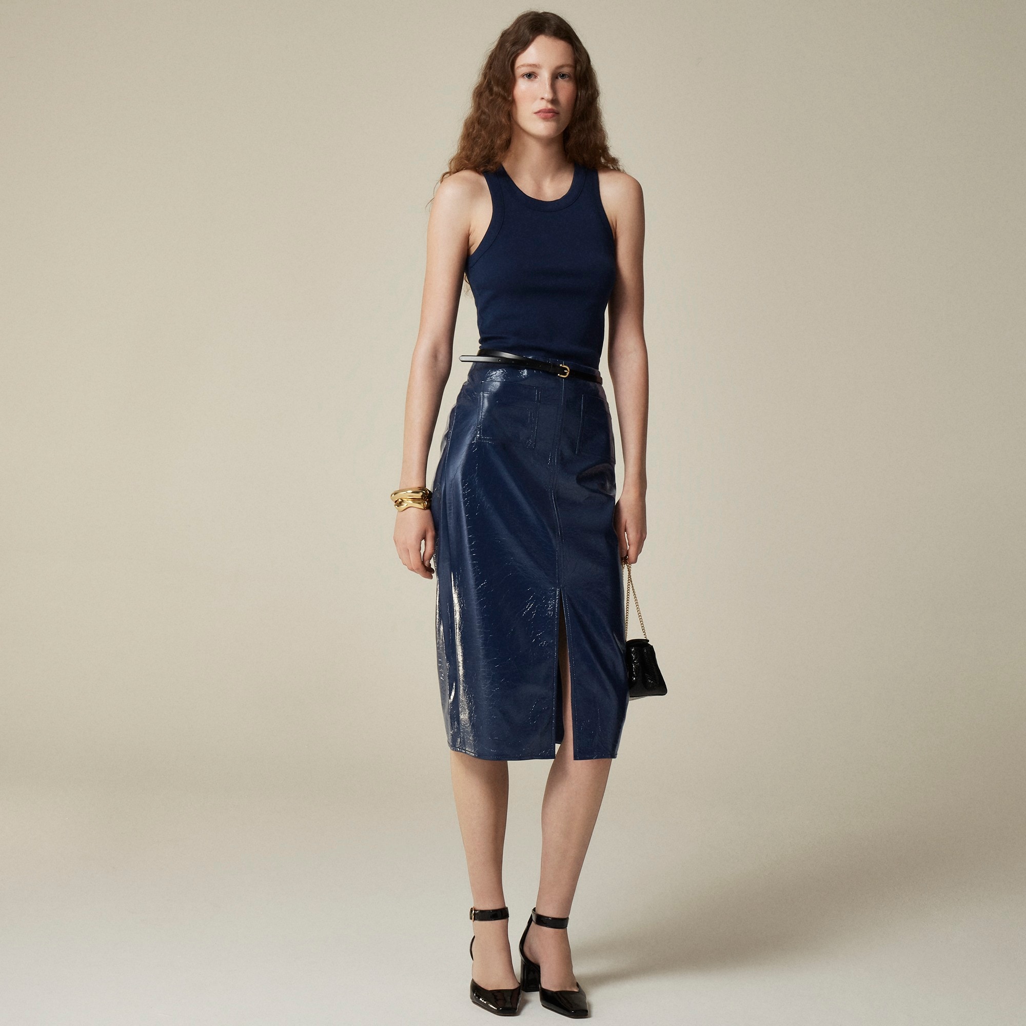 Perfect-fit high-neck tank