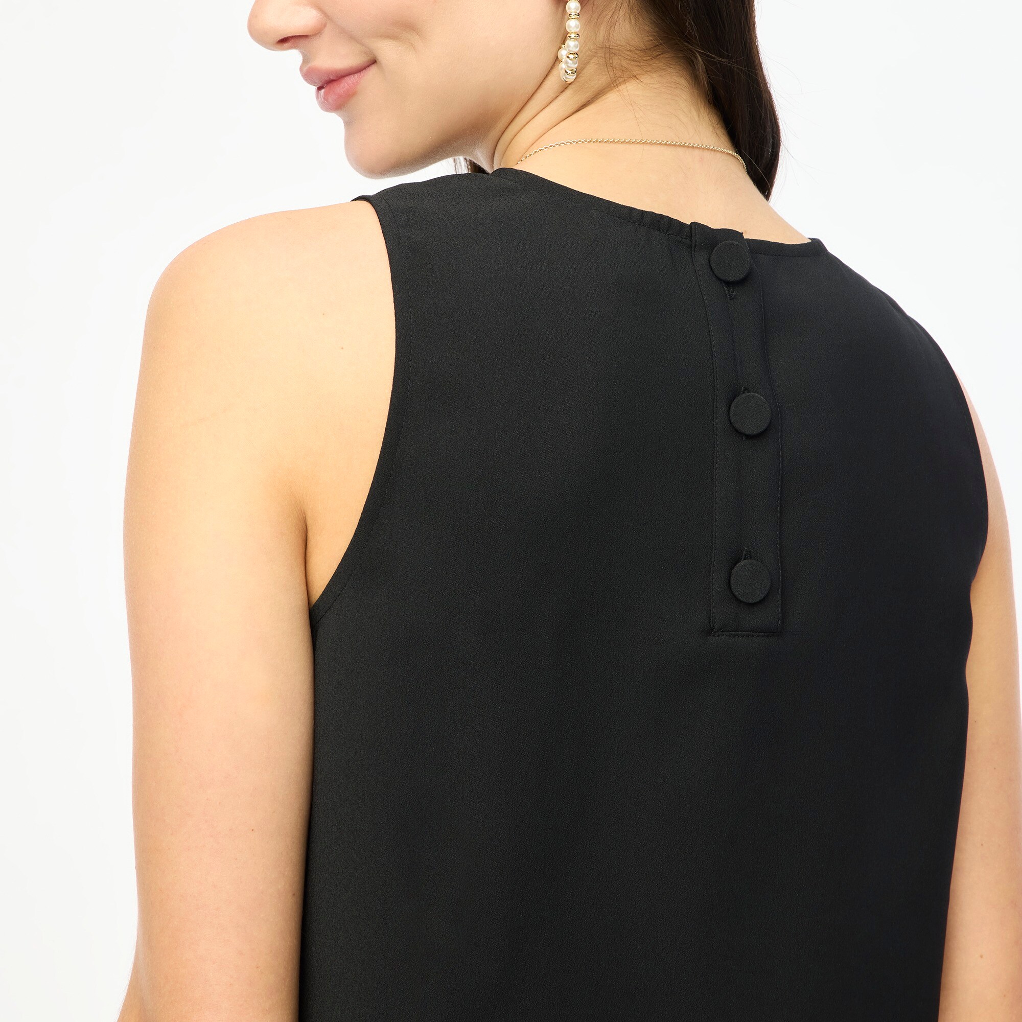 Sleeveless button-back shell