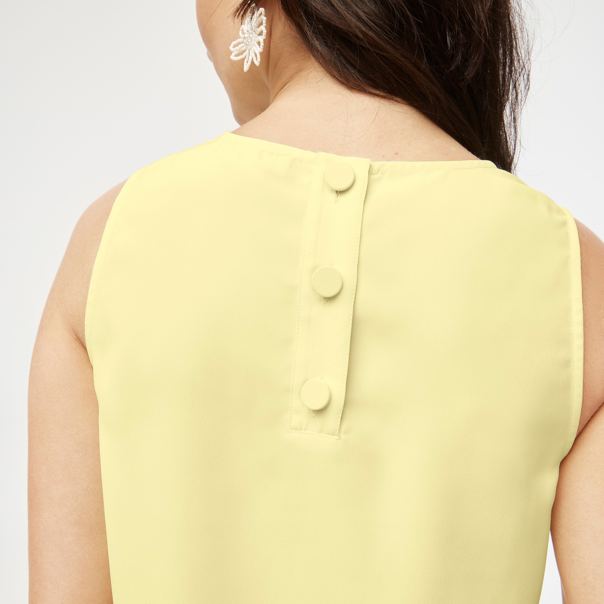 Sleeveless button-back shell