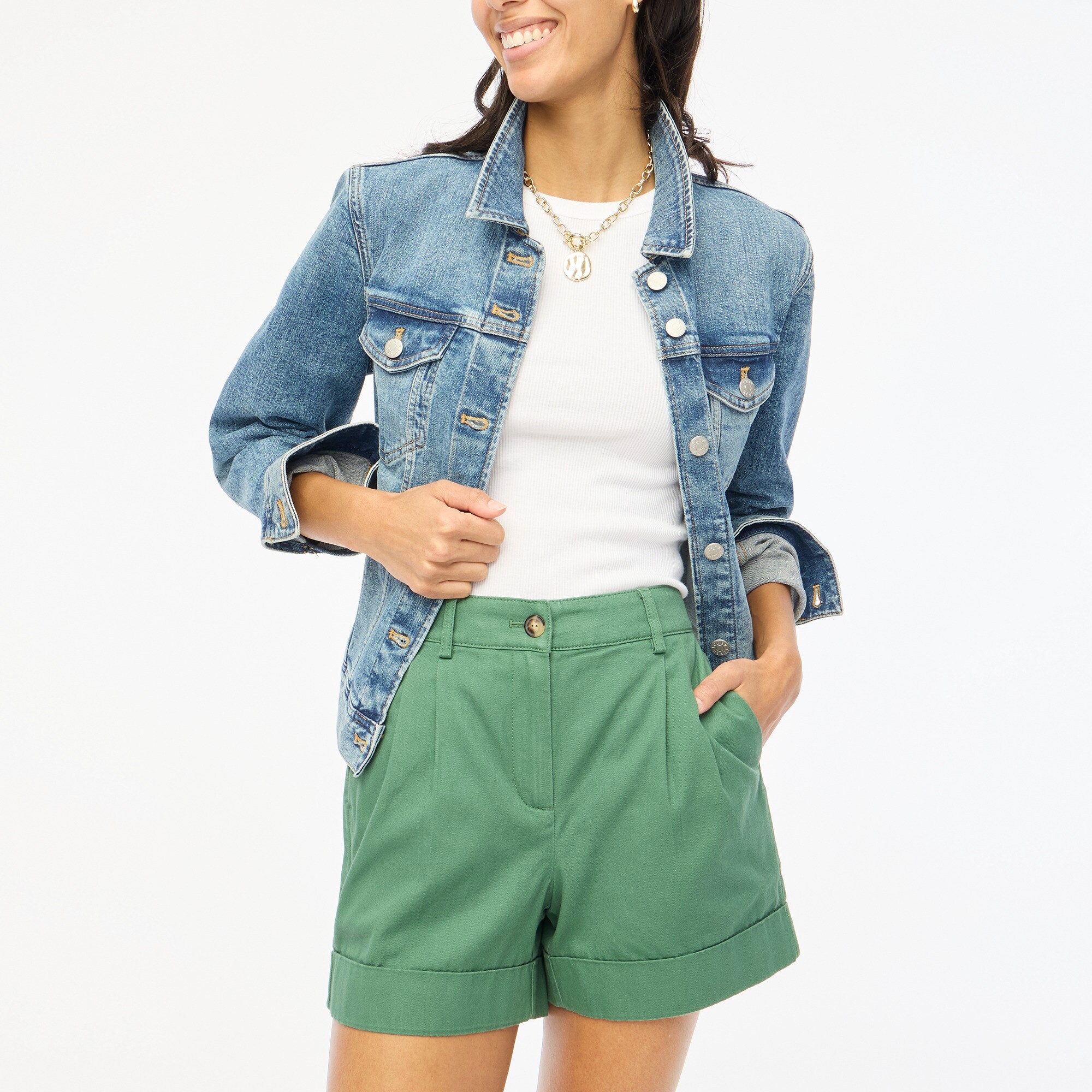 factory: pleated chino short for women