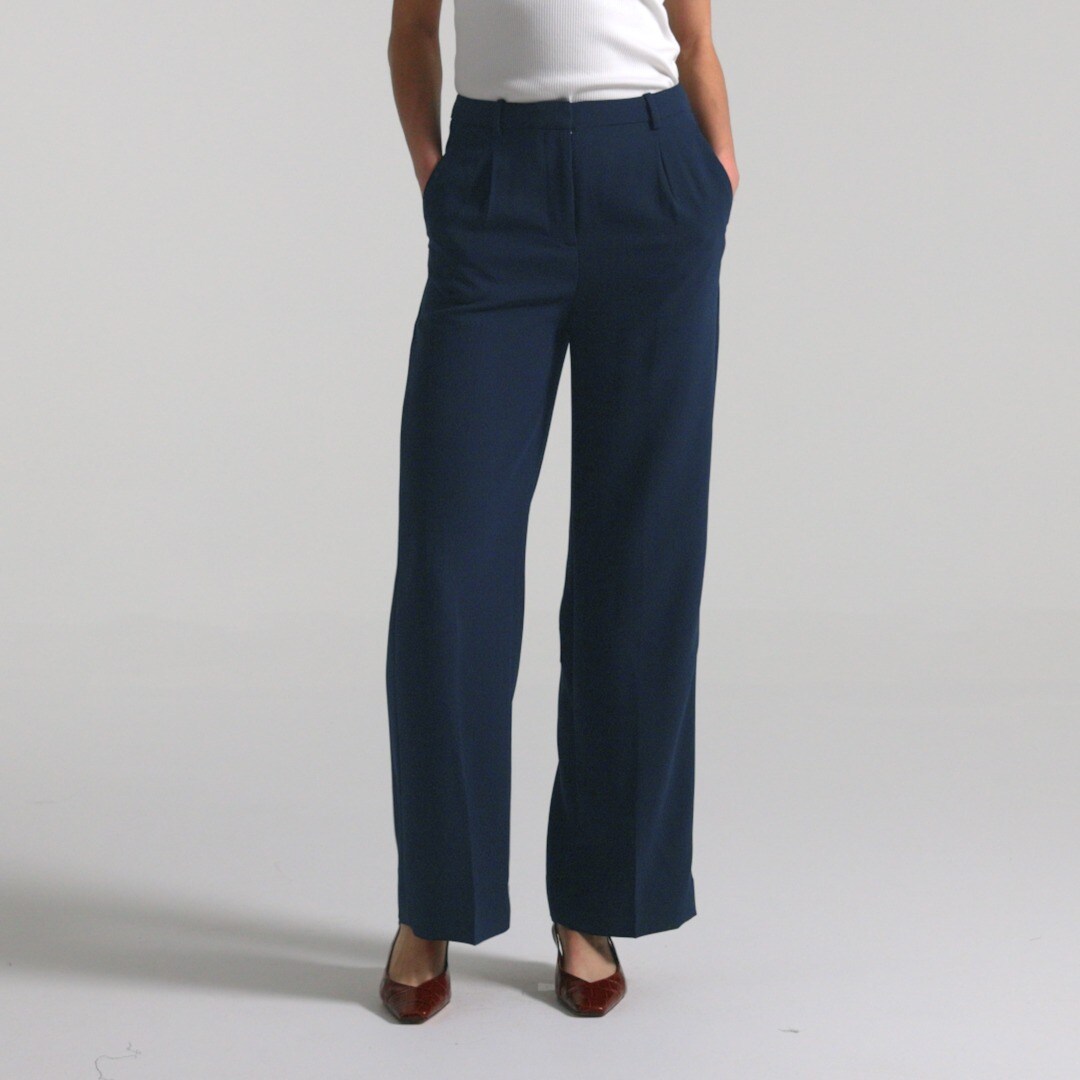 Wide-leg essential pant in city crepe