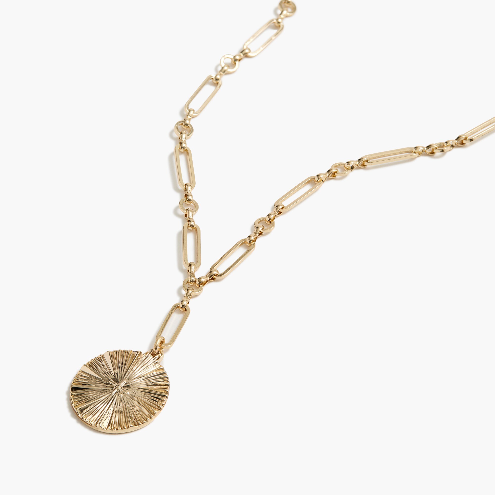 Gold circle pendant necklace