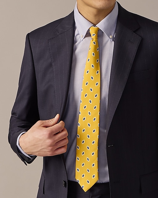  Silk tie in pattern