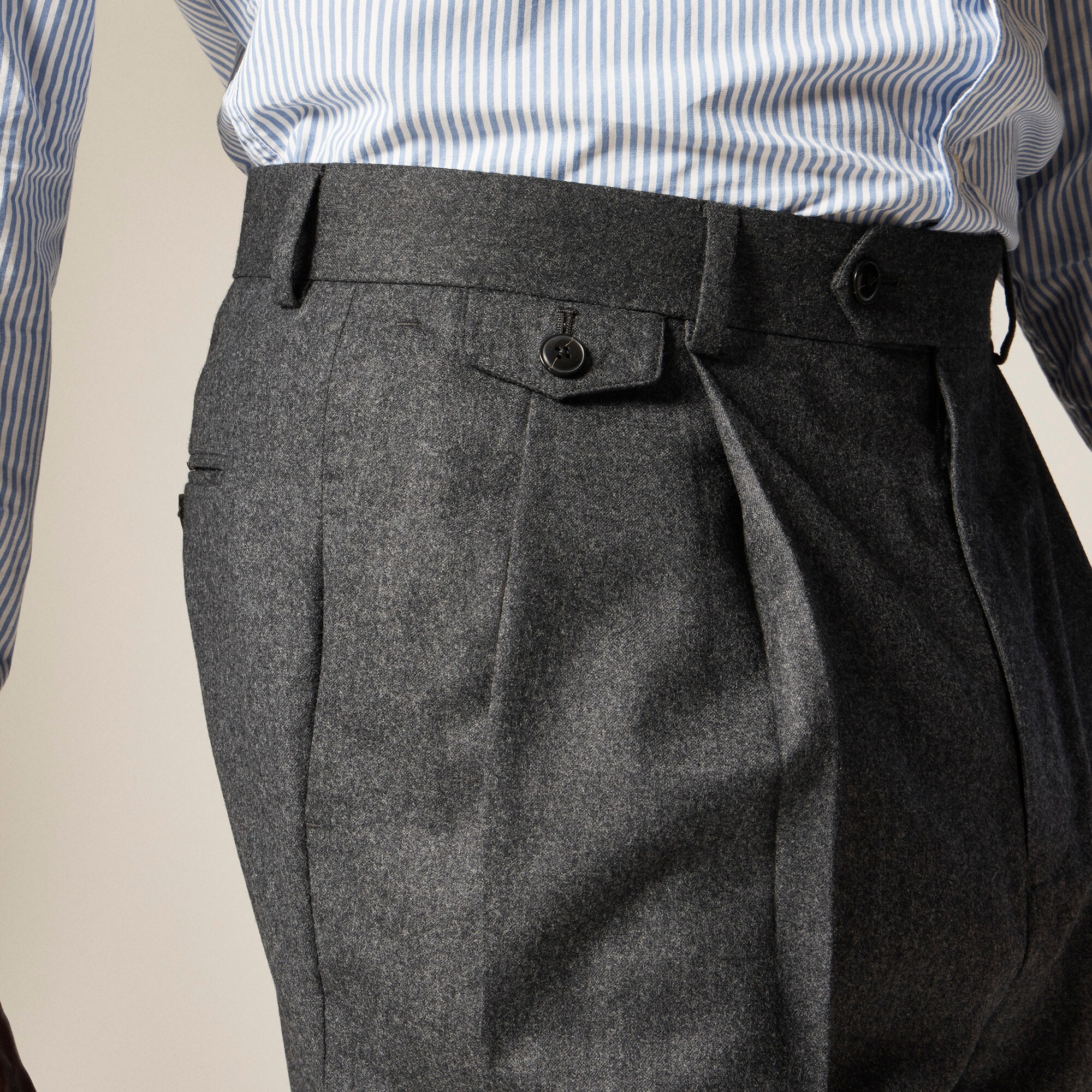 Relaxed-fit single-pleat trouser in Italian wool flannel