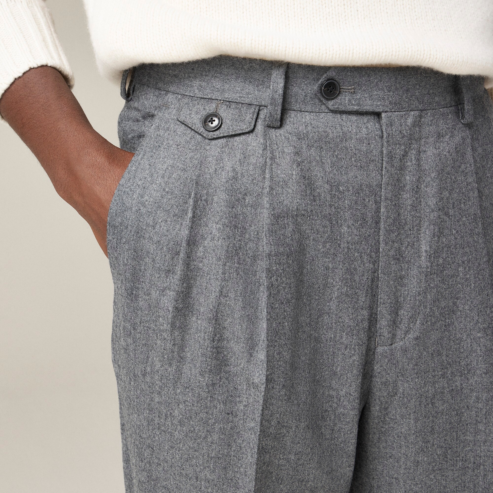 Relaxed-fit single-pleat trouser in Italian wool flannel
