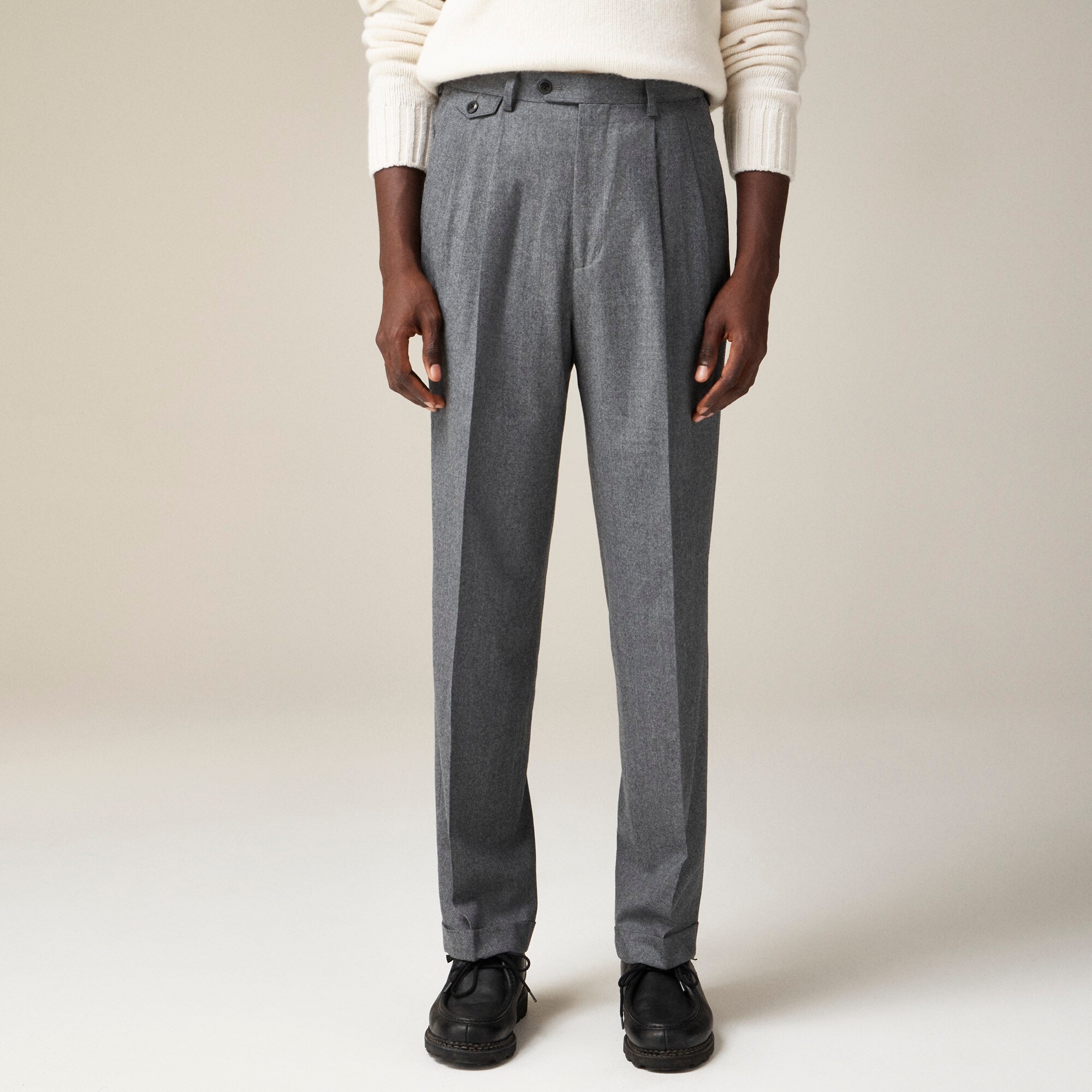 Relaxed-fit single-pleat trouser in Italian wool flannel