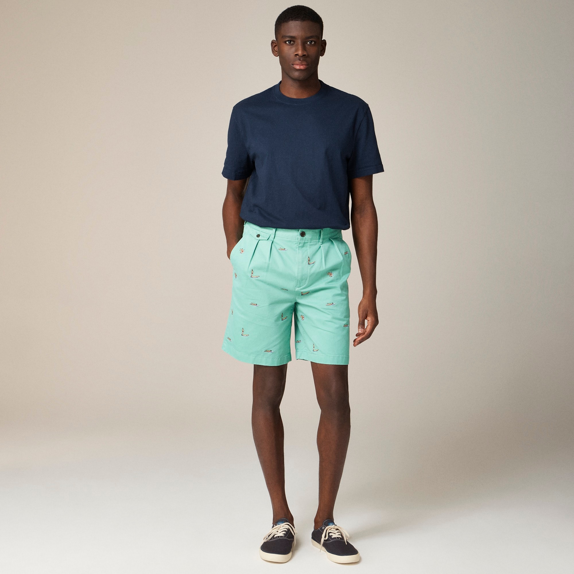 BEAMS PLUS X J.Crew 8.5'' pleated chino short with surfer embroidery