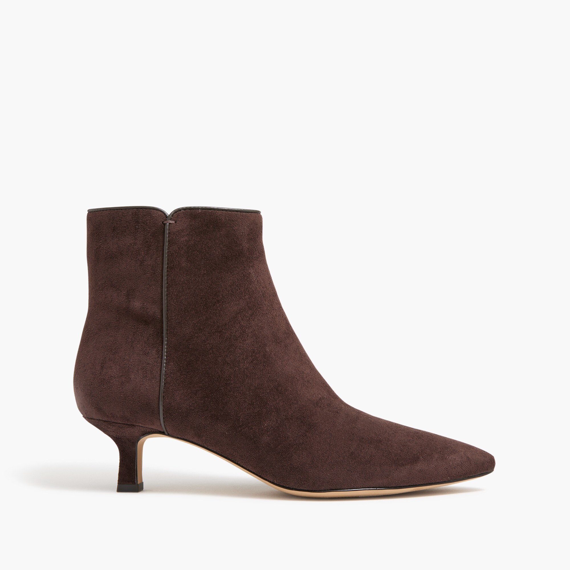 Pointy-toe boots