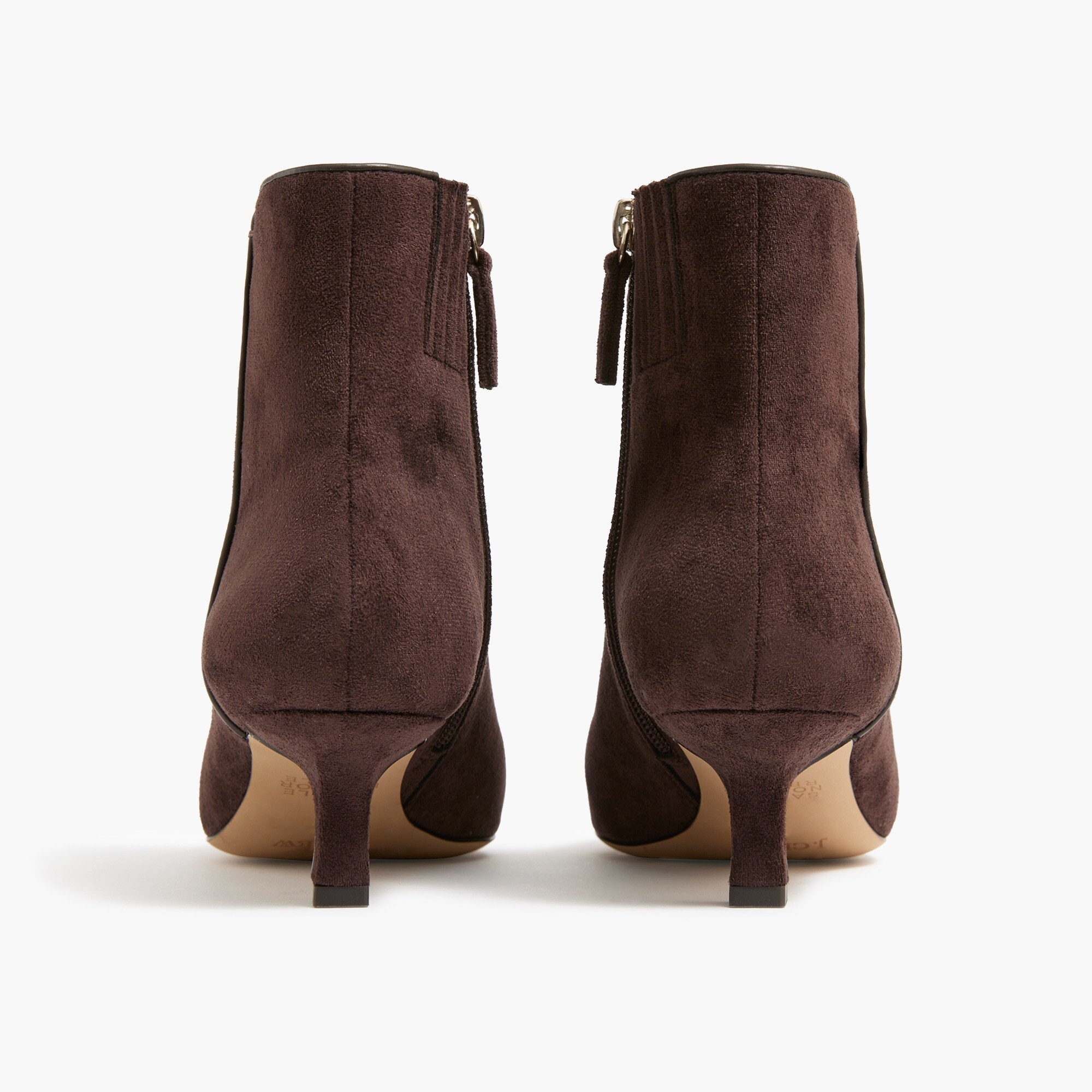 Pointy-toe boots