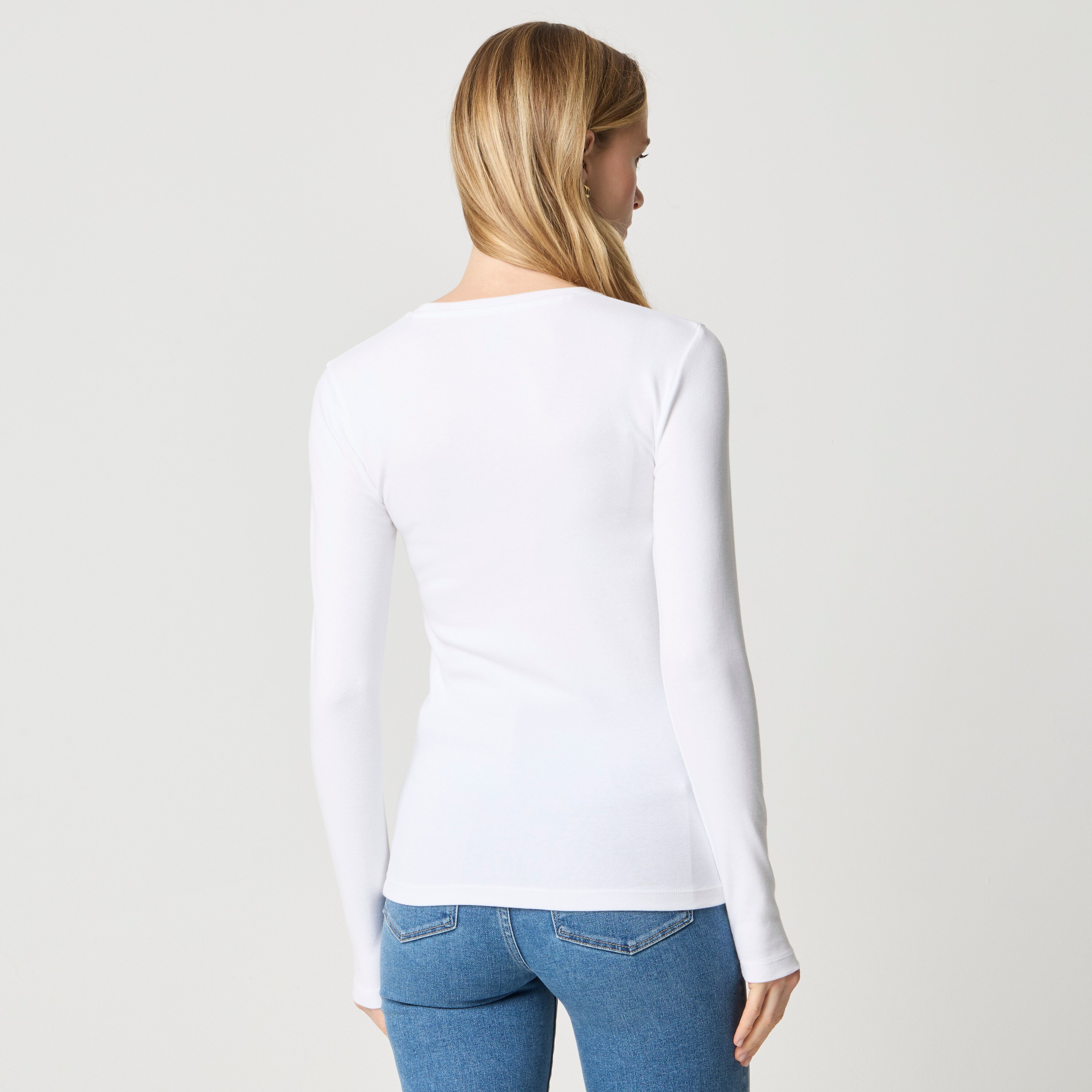 Long-sleeve everyday tee