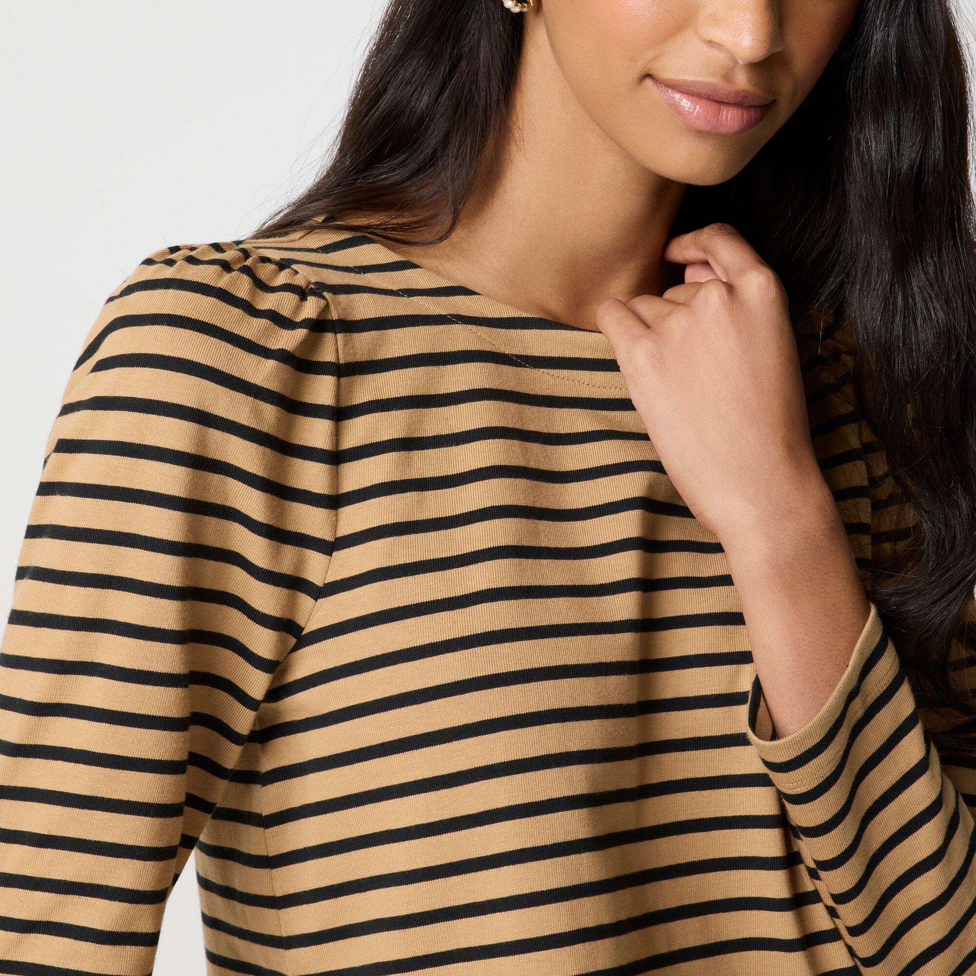 Puff-sleeve button-back top