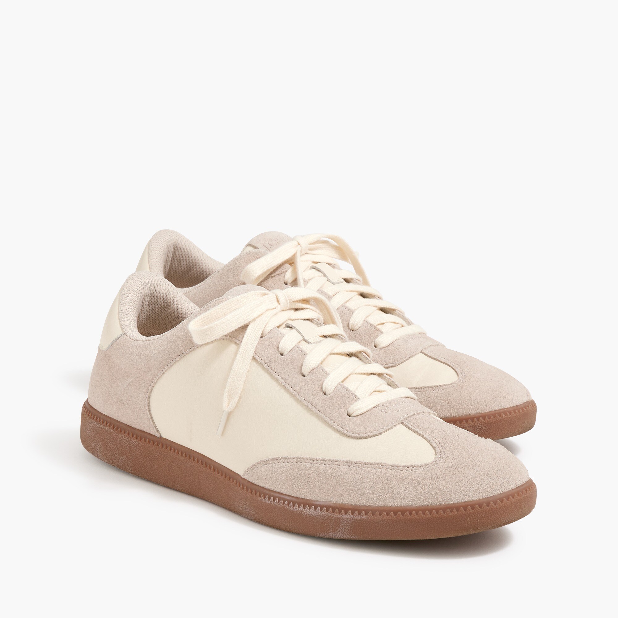Court sneakers