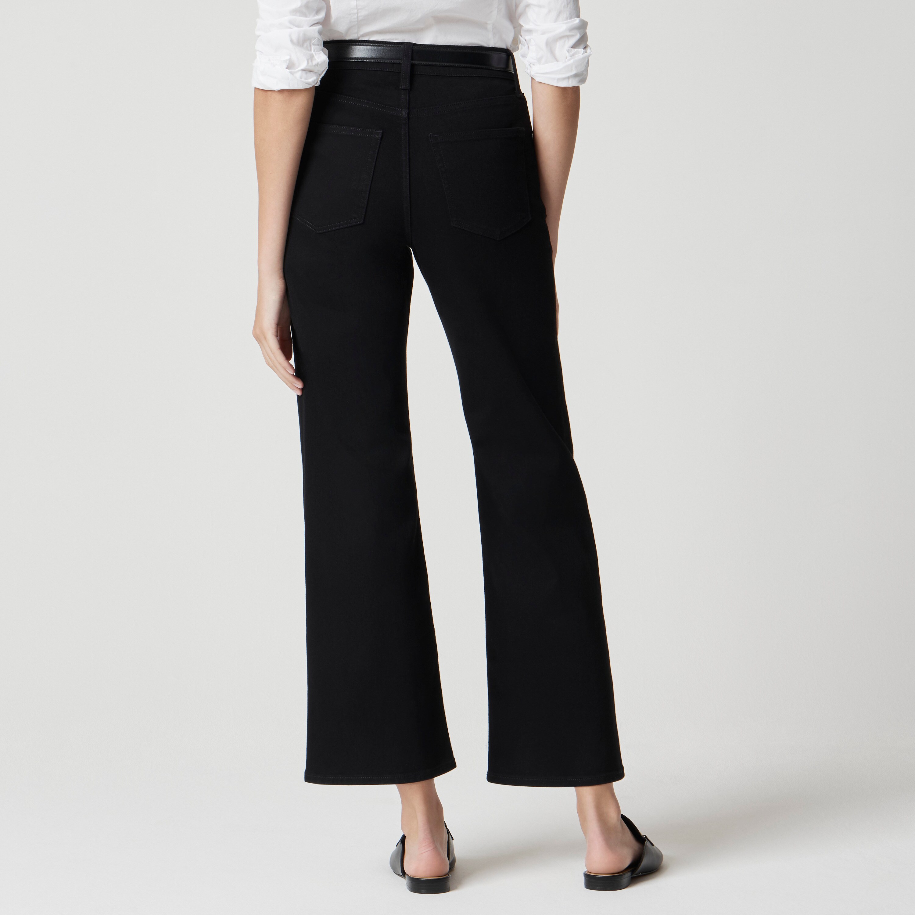 Black wide-leg cropped jean in all-day stretch