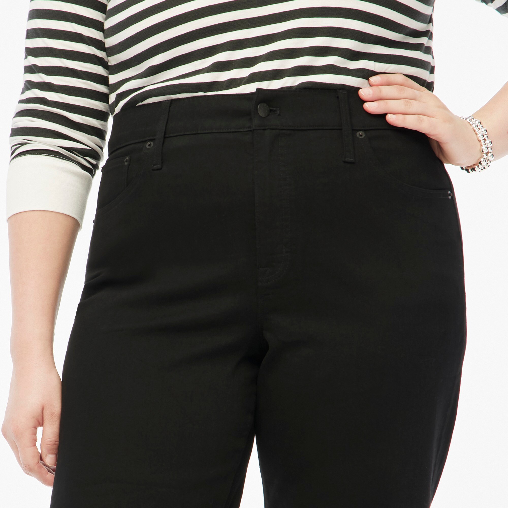 Cropped wide-leg black jean in all-day stretch