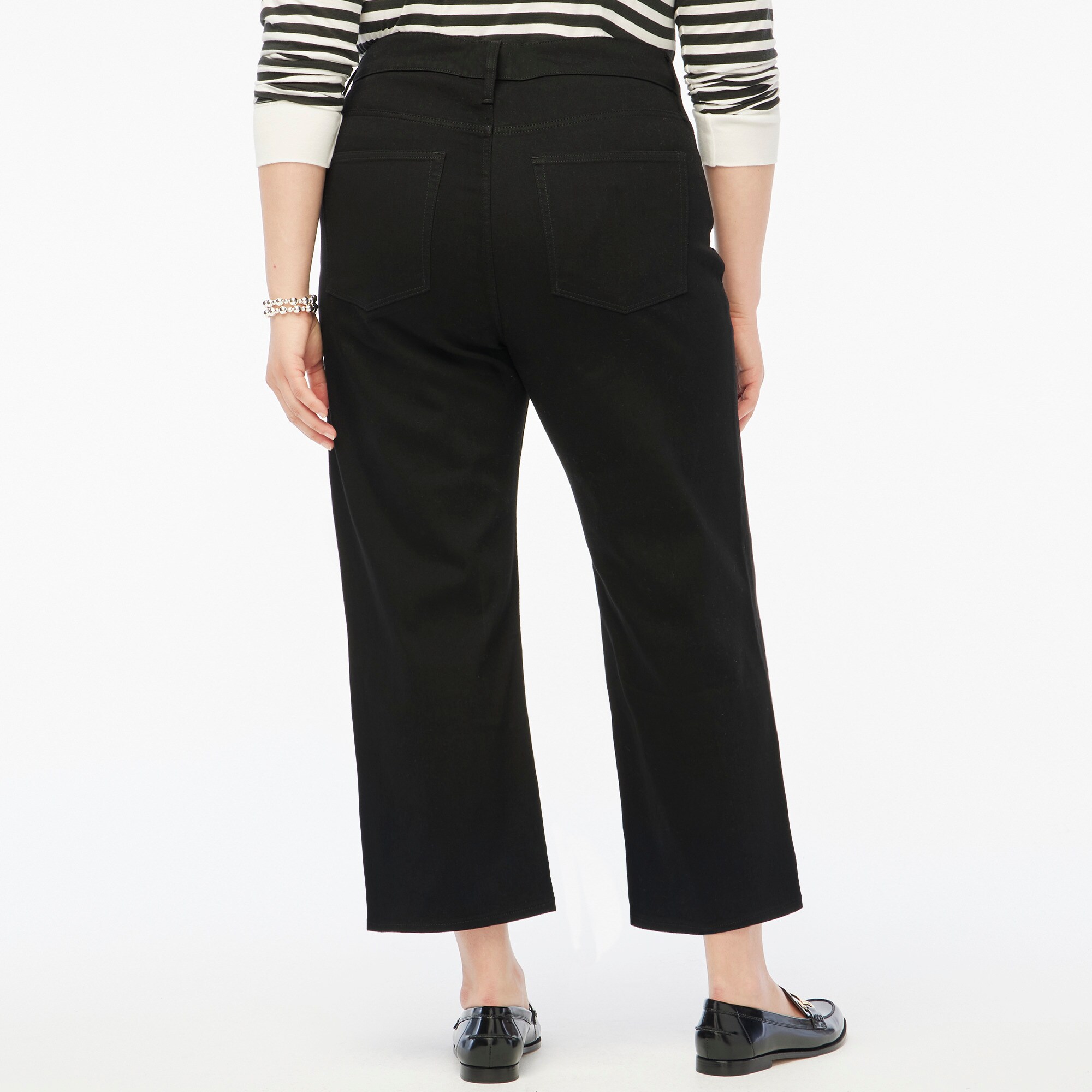 Black wide-leg cropped jean in all-day stretch