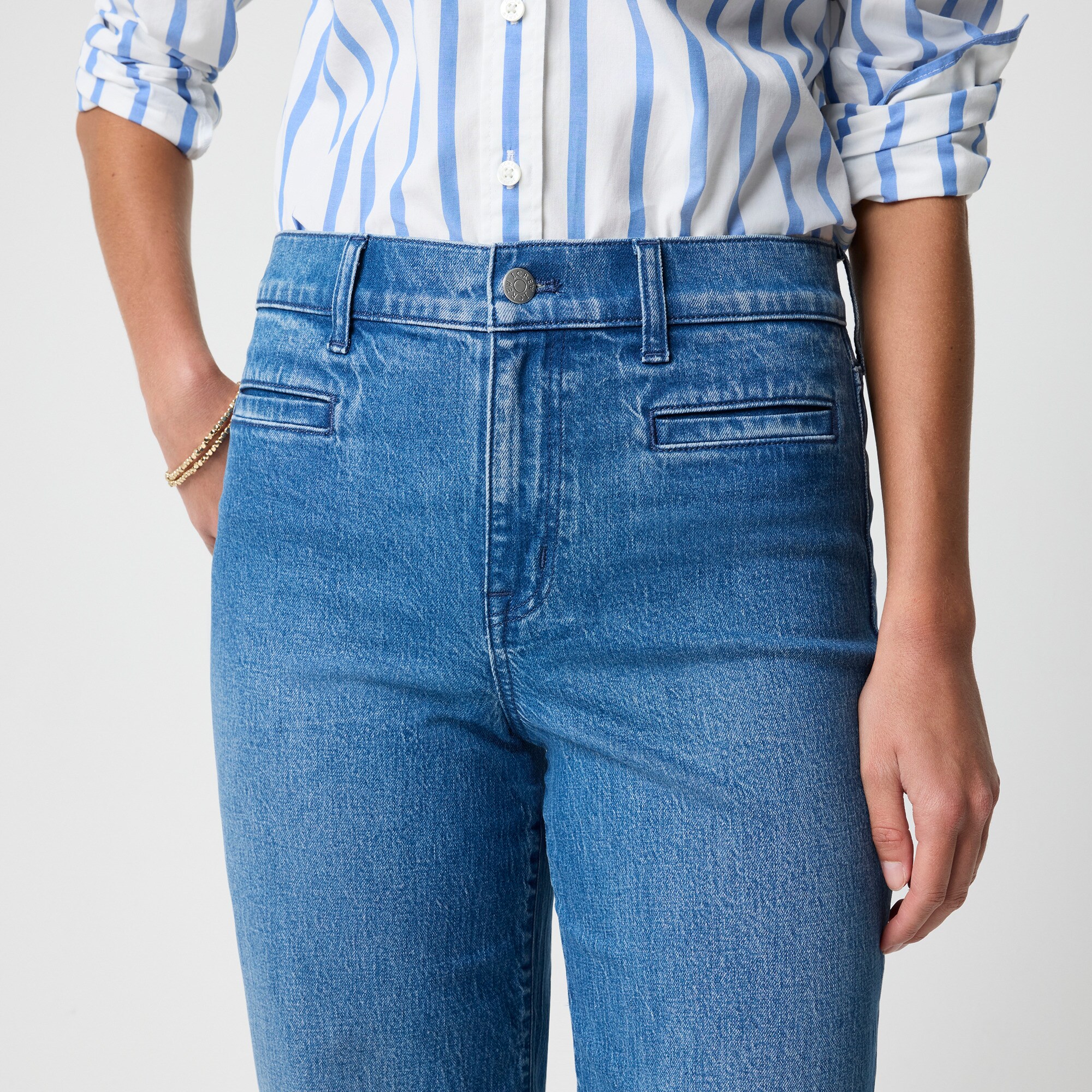Wide-leg cropped jean with welt pockets in all-day stretch