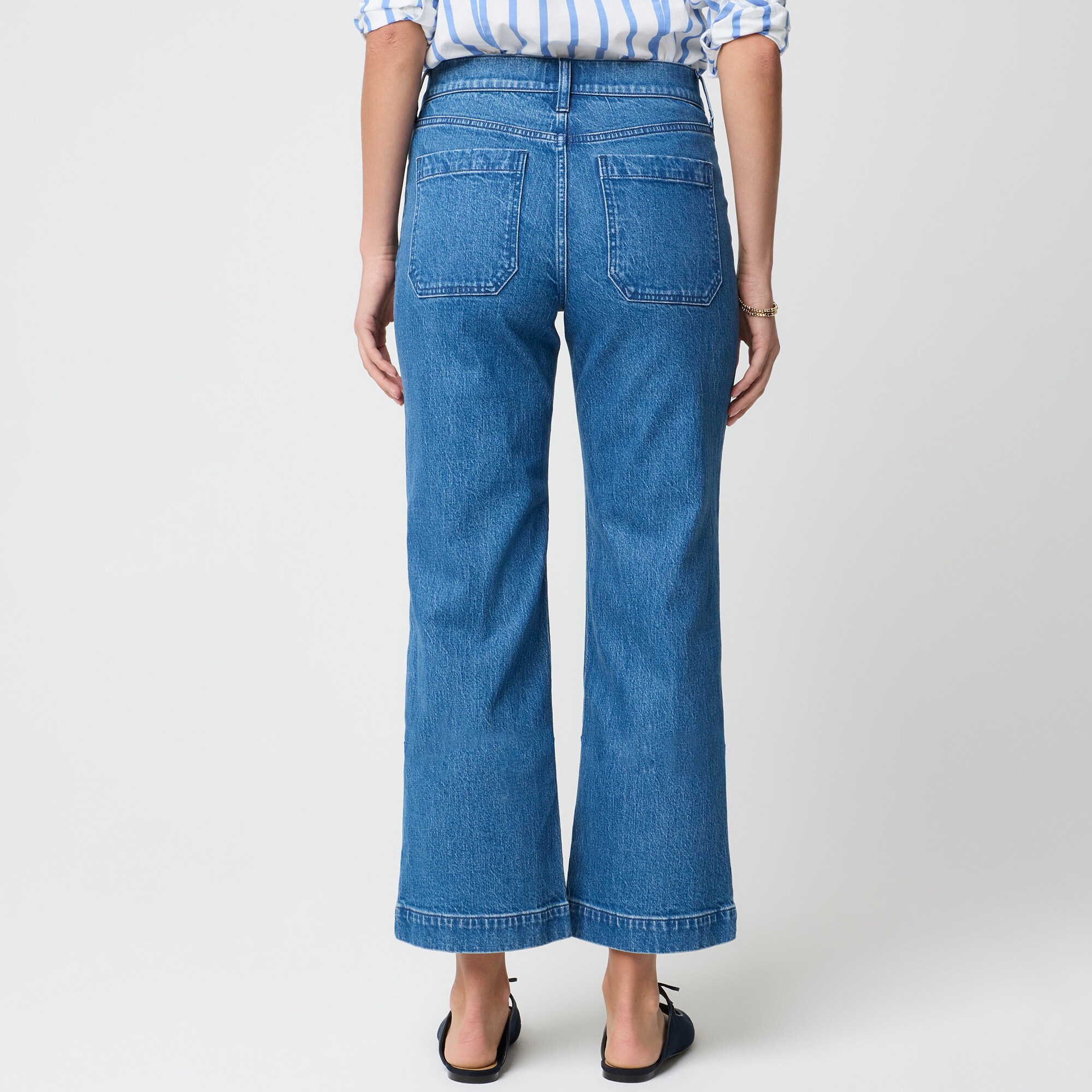 Wide-leg cropped jean with welt pockets in all-day stretch
