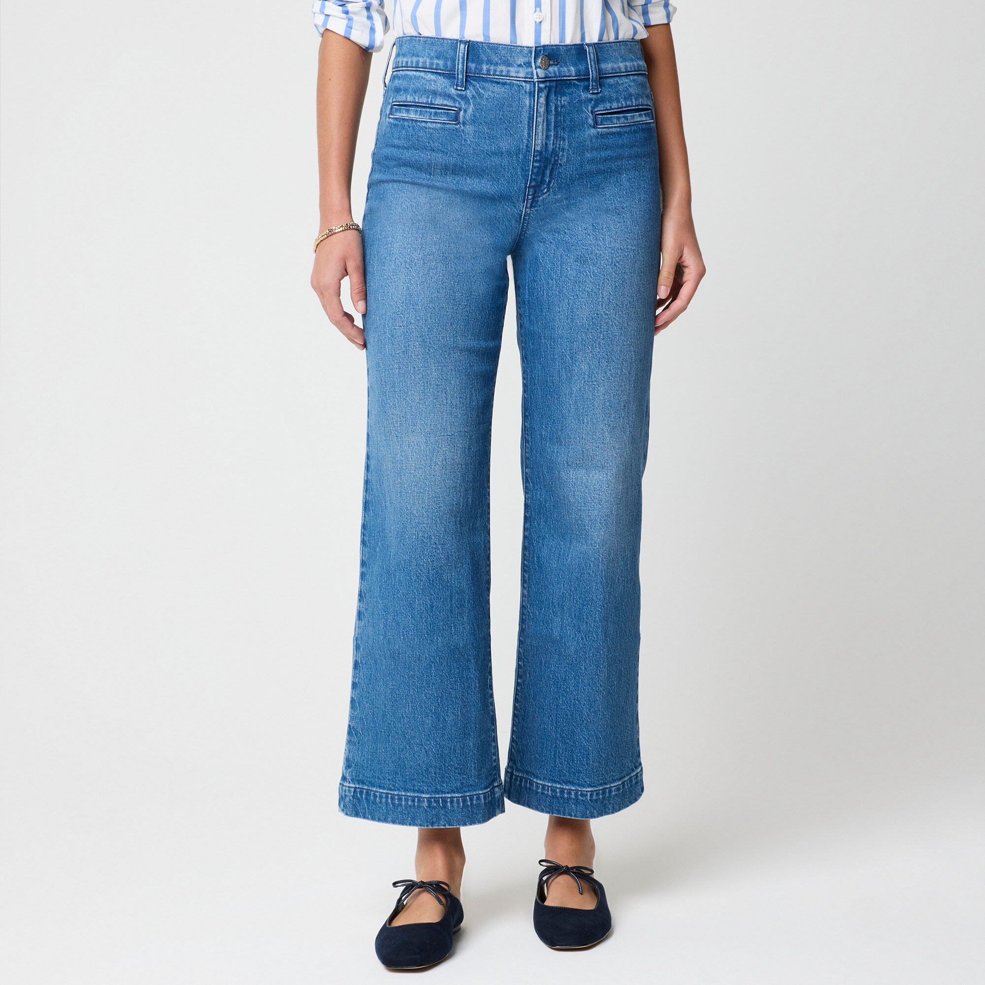 Wide-leg cropped jean with welt pockets in all-day stretch