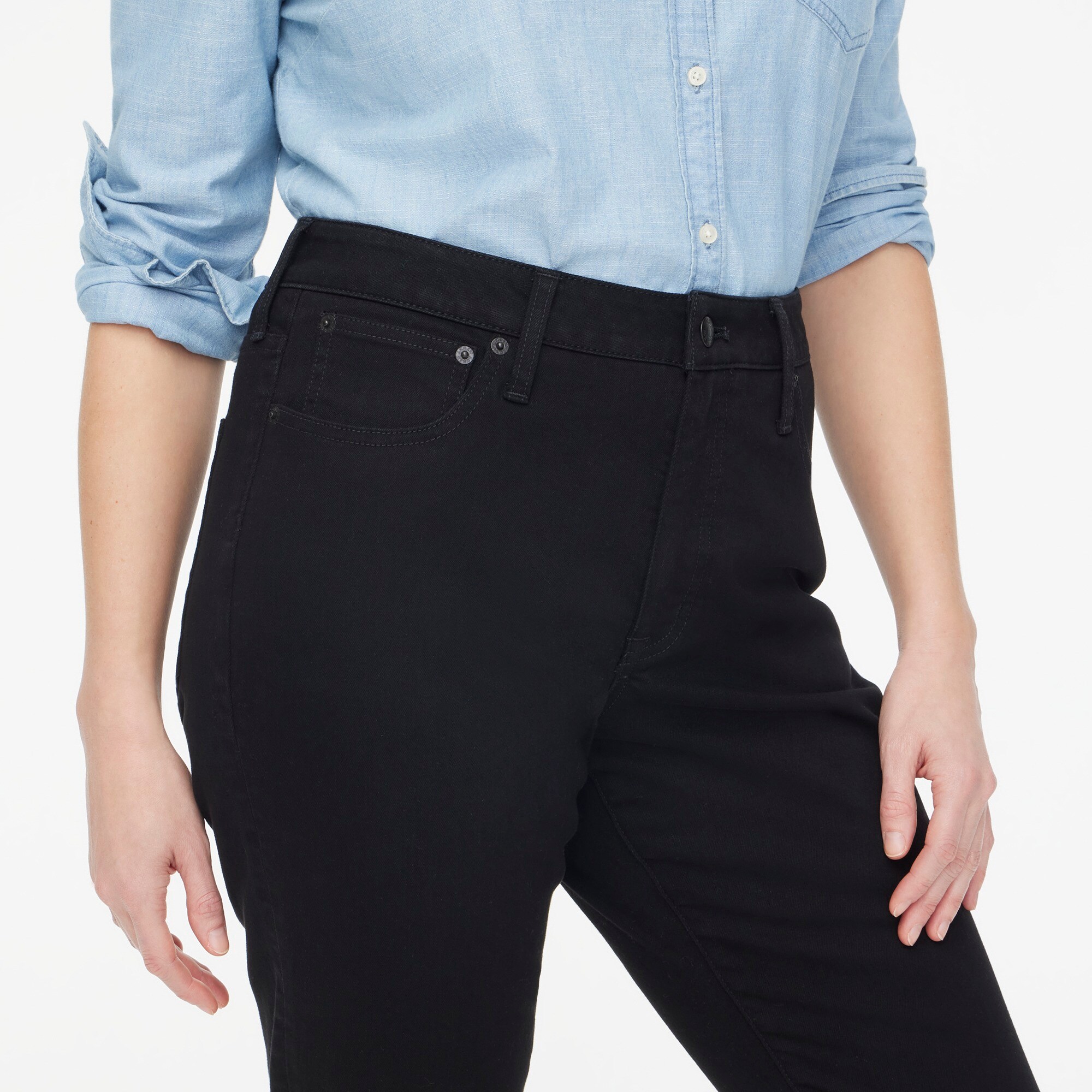 Curvy essential straight black jean in all-day stretch