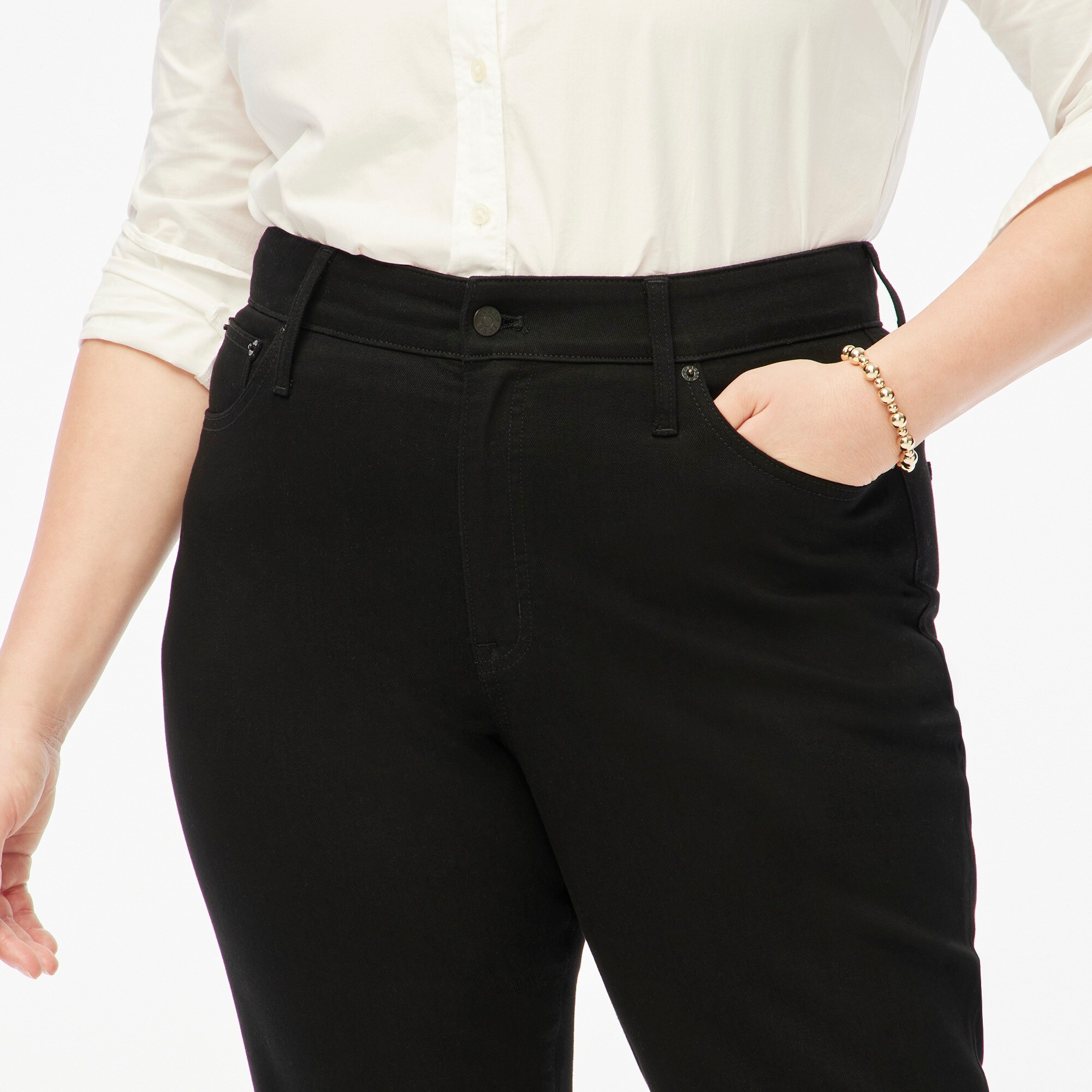 Curvy essential straight black jean in all-day stretch