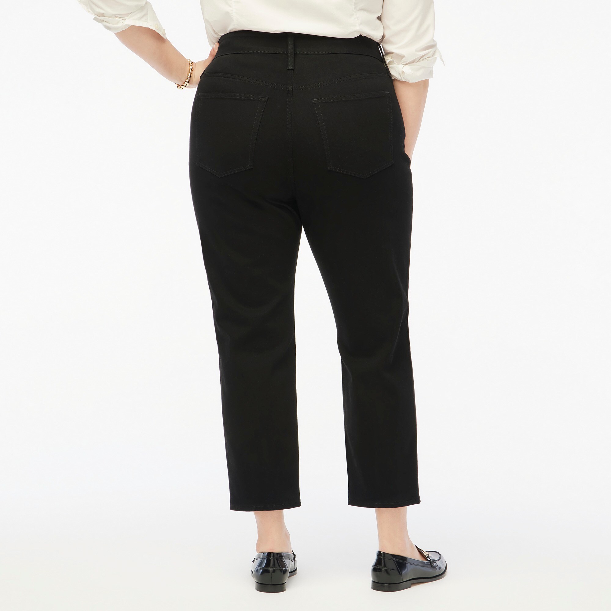 Curvy essential straight black jean in all-day stretch