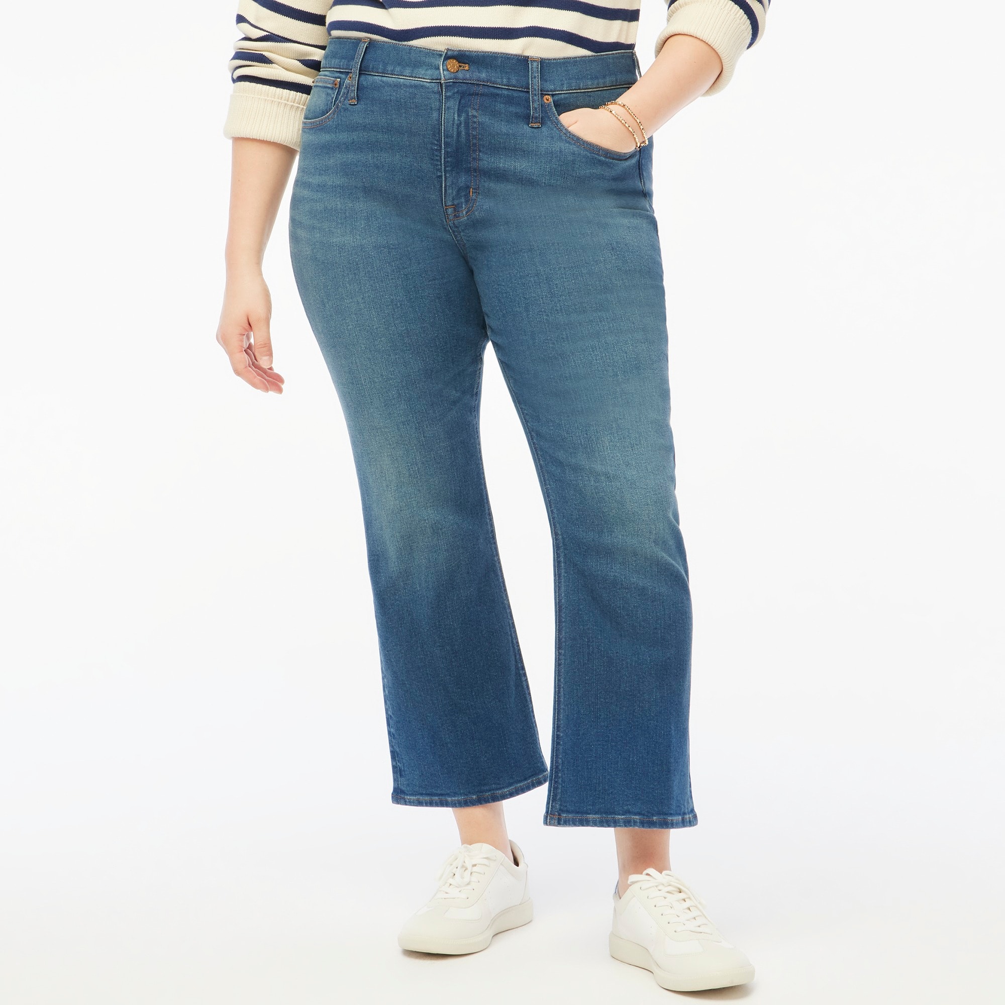 Tall mid-rise flare crop jean in signature stretch
