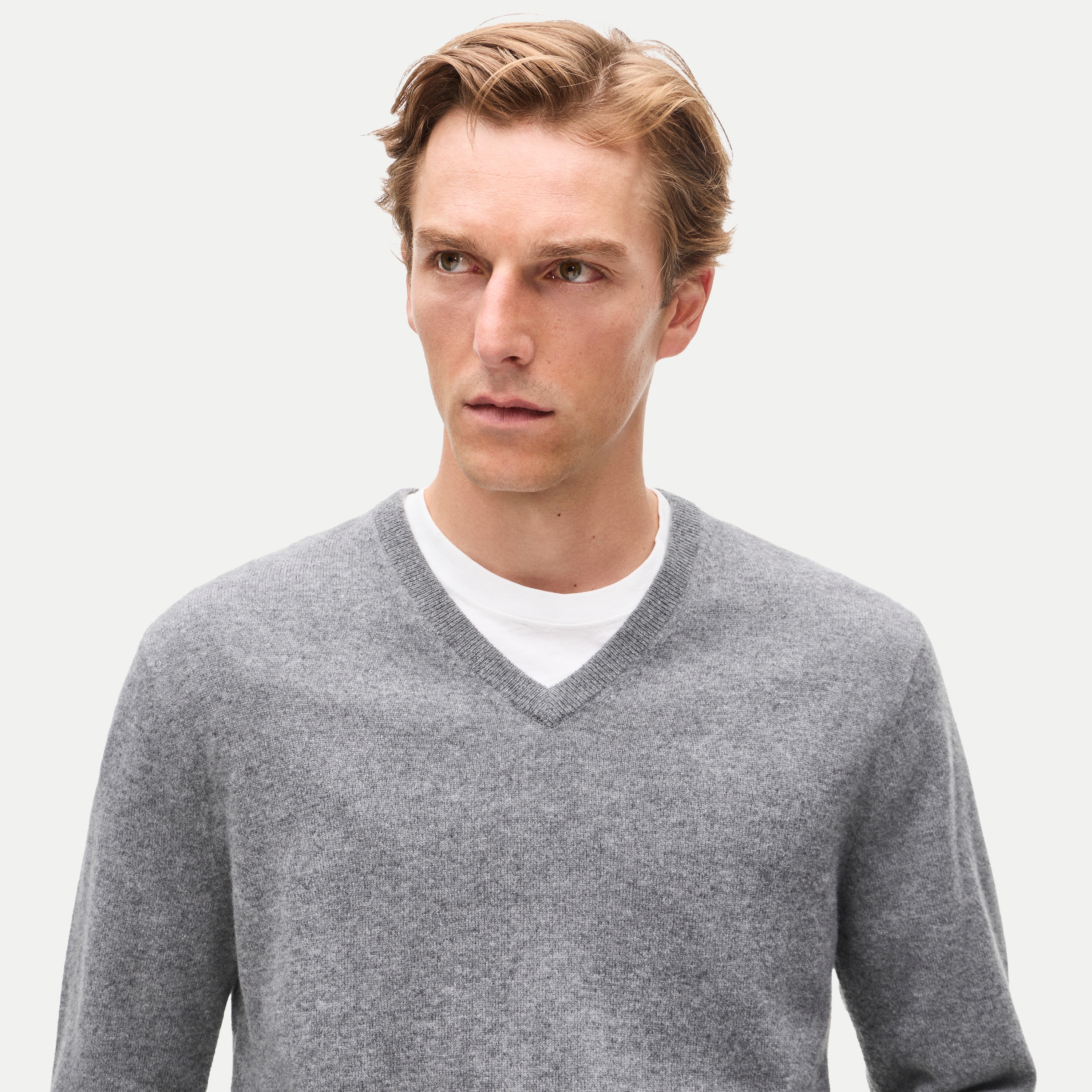 Cashmere V-neck sweater - thumbnail 4