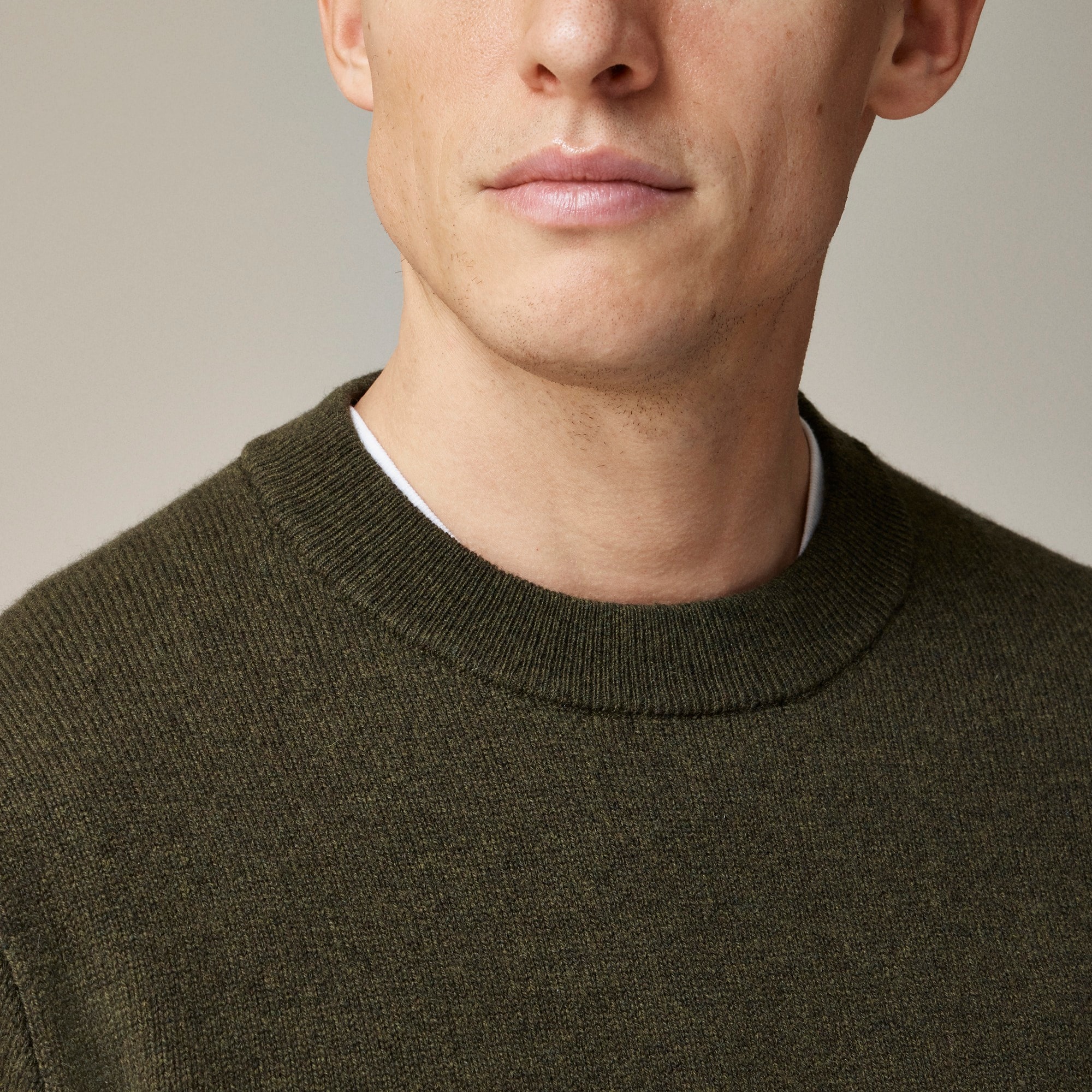 Midweight cashmere crewneck sweater
