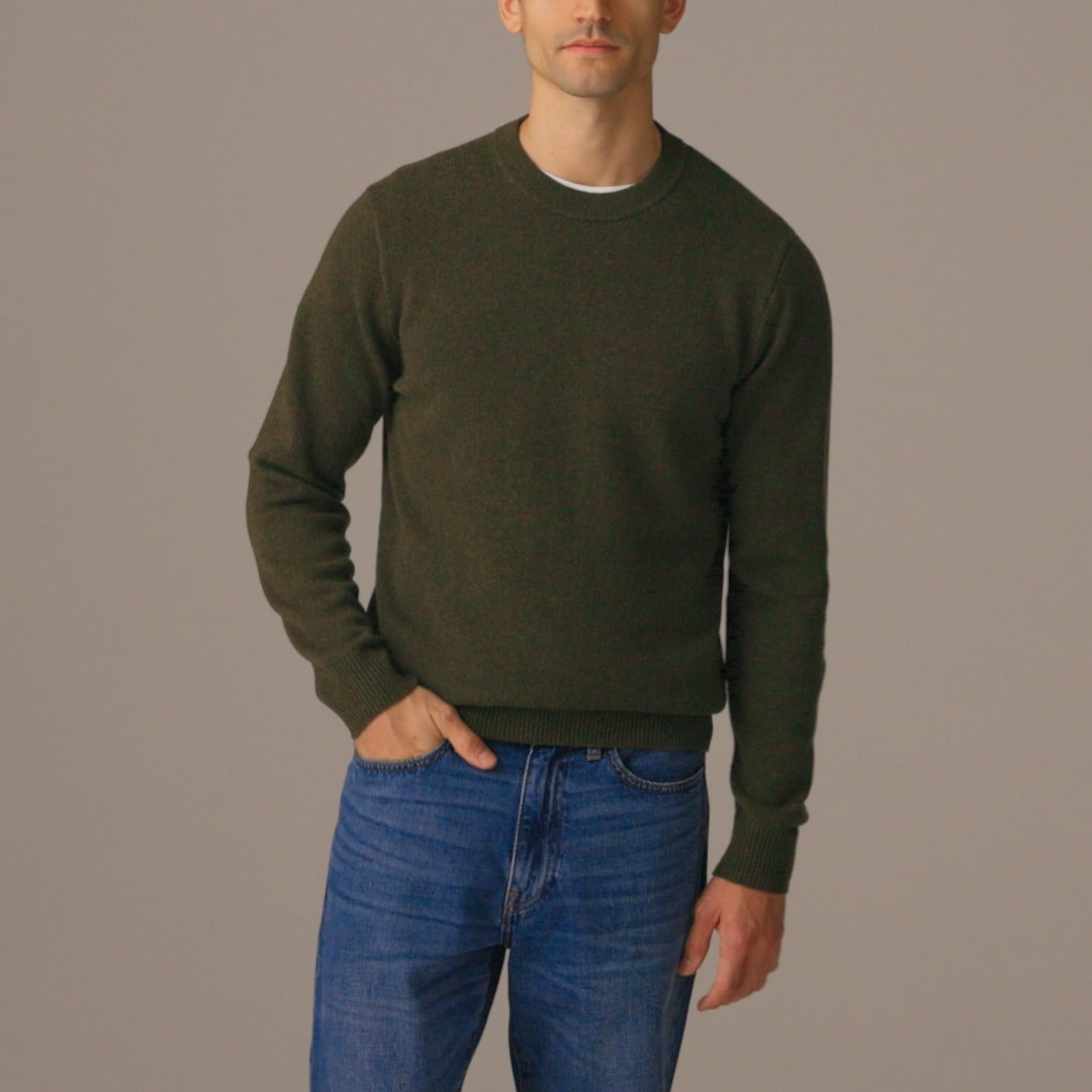 Midweight cashmere crewneck sweater