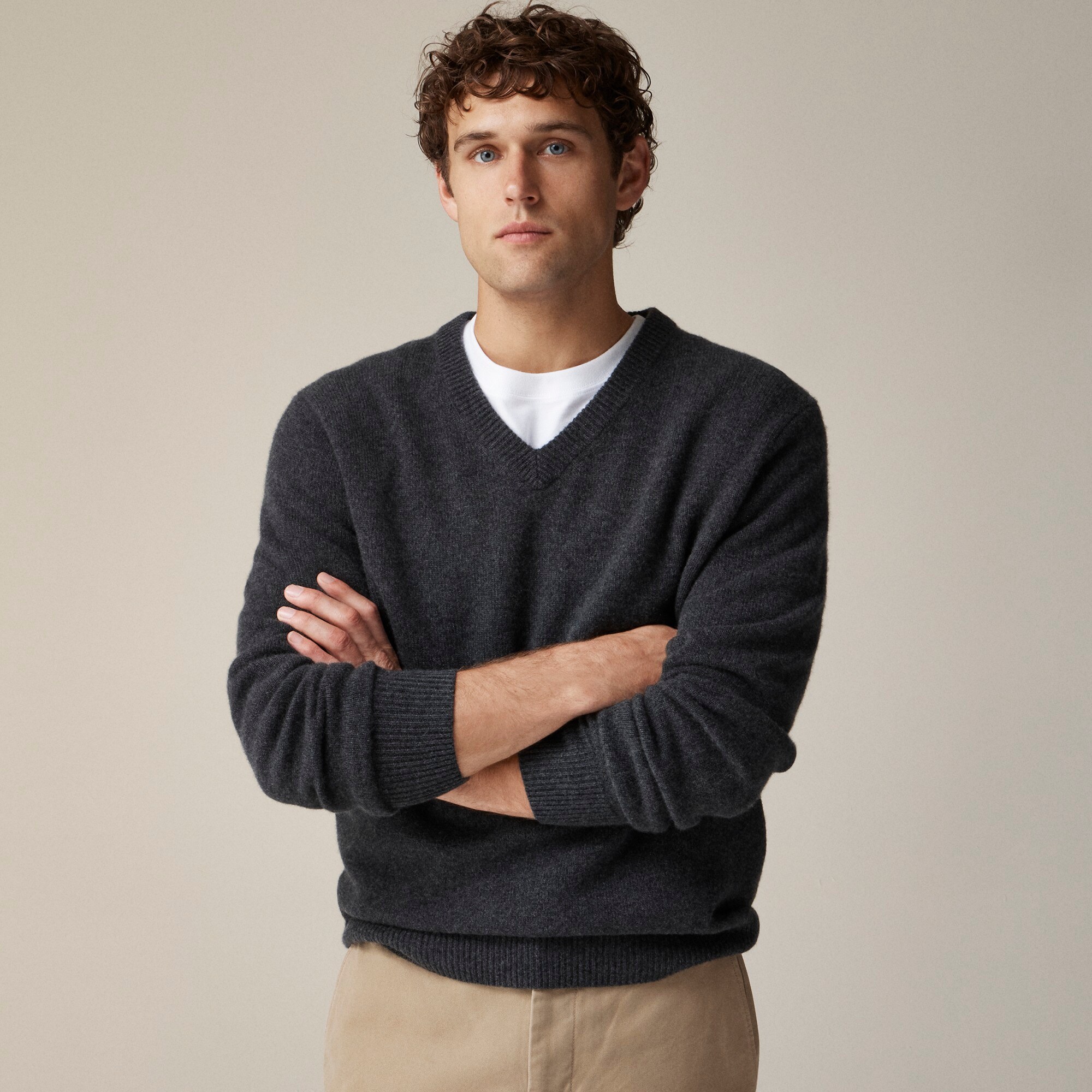  Relaxed midweight cashmere V-neck sweater