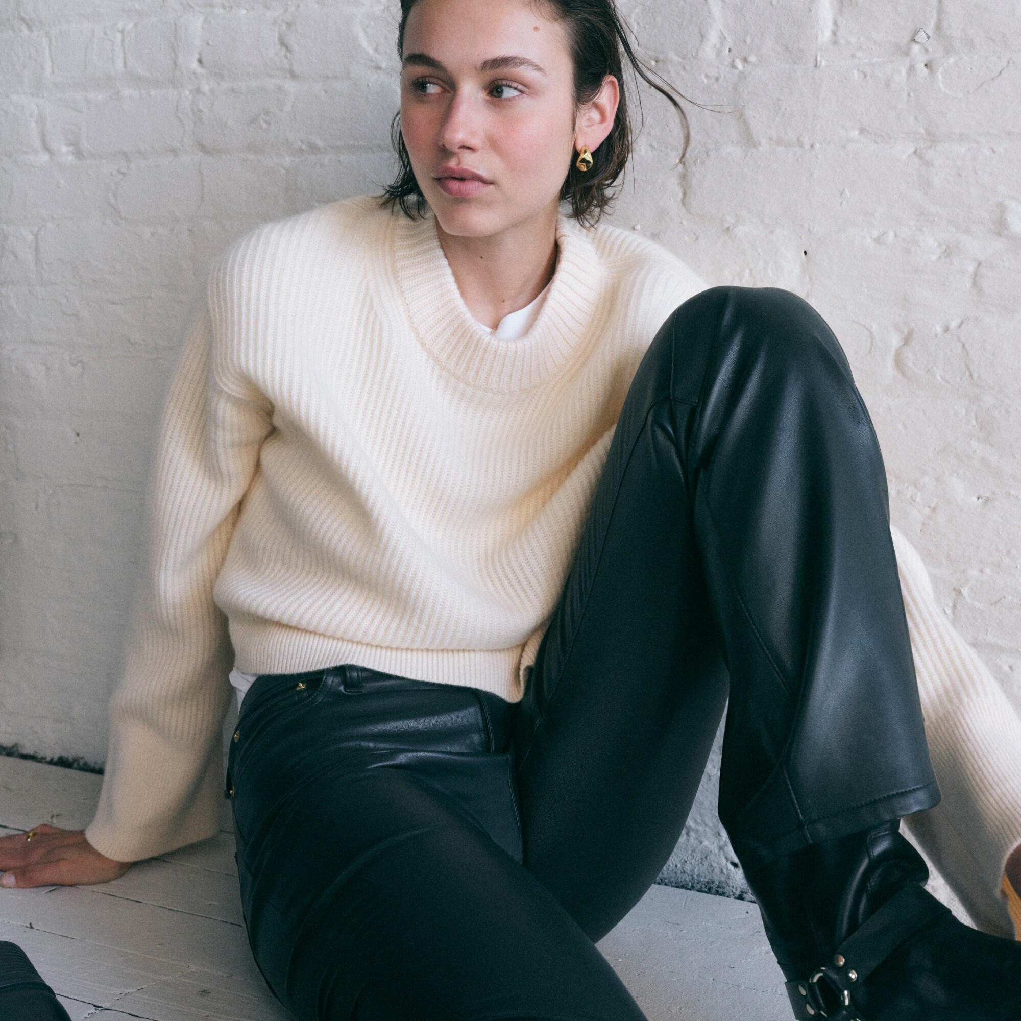 Ribbed cashmere cropped crewneck sweater