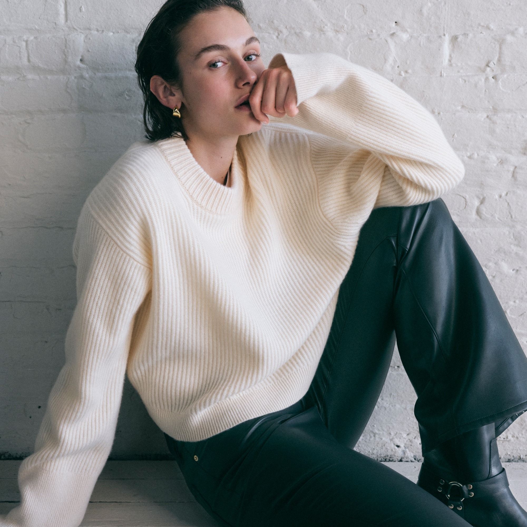 Ribbed cashmere cropped crewneck sweater