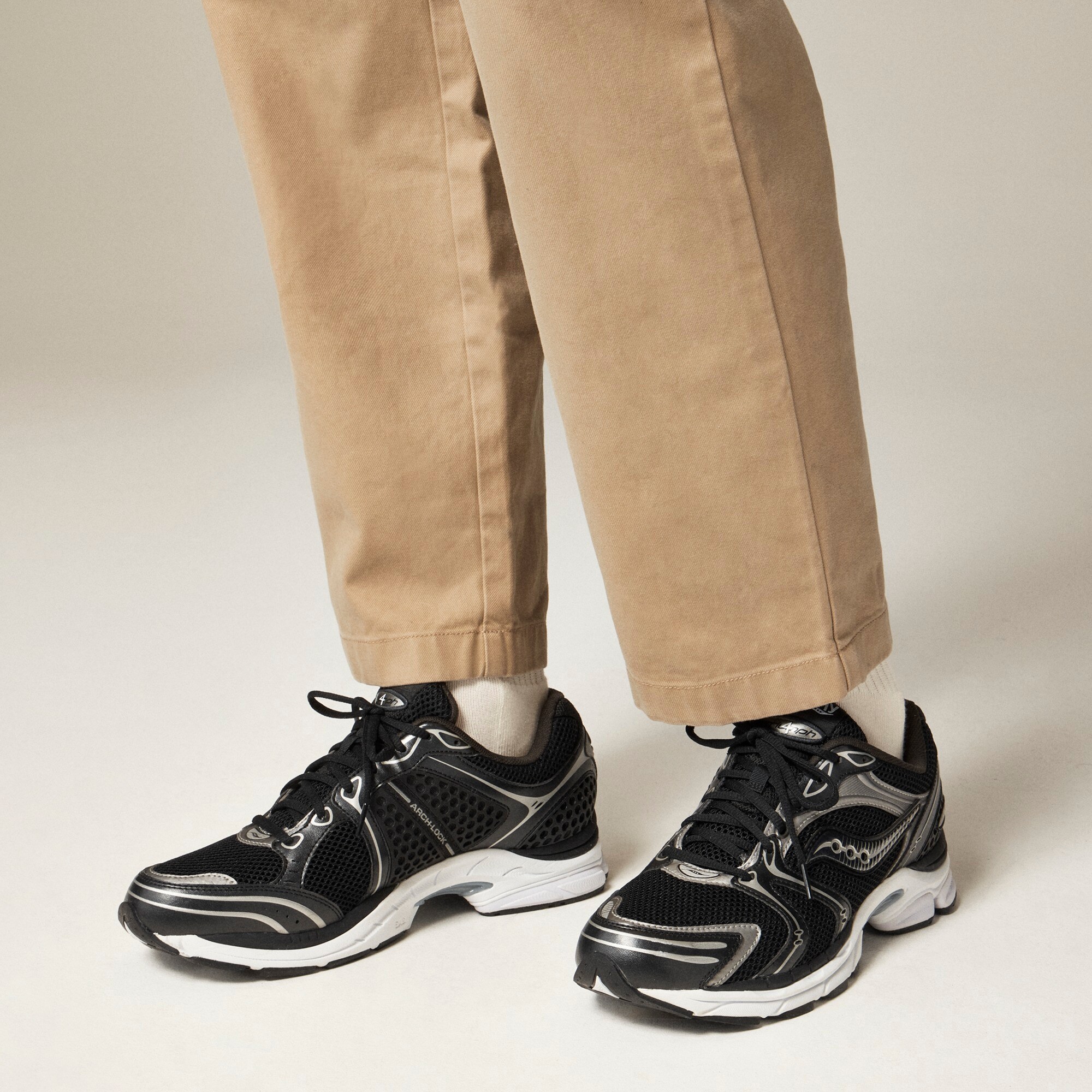 Saucony® ProGrid Triumph 4 sneakers