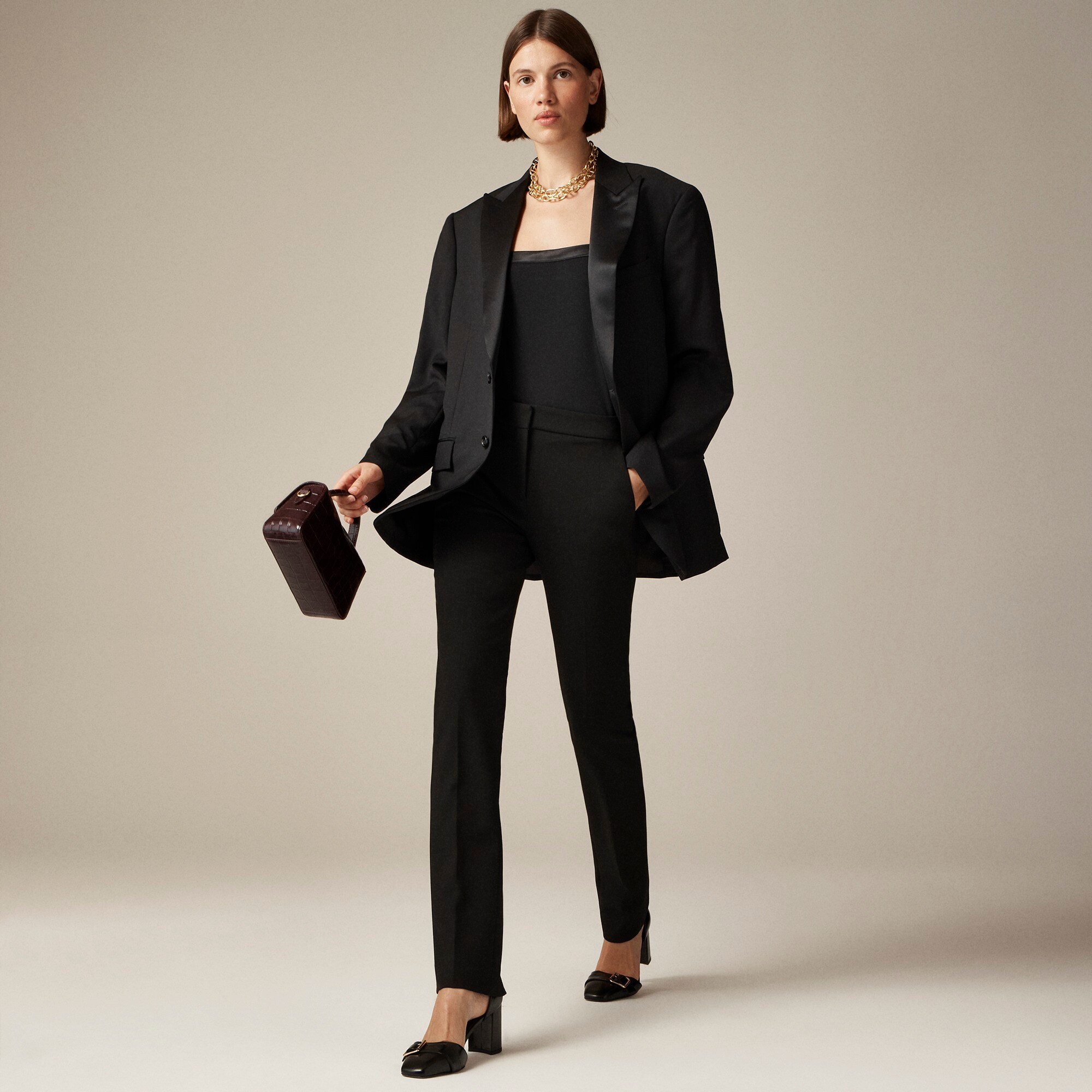 Going-out slim pant in four-season stretch