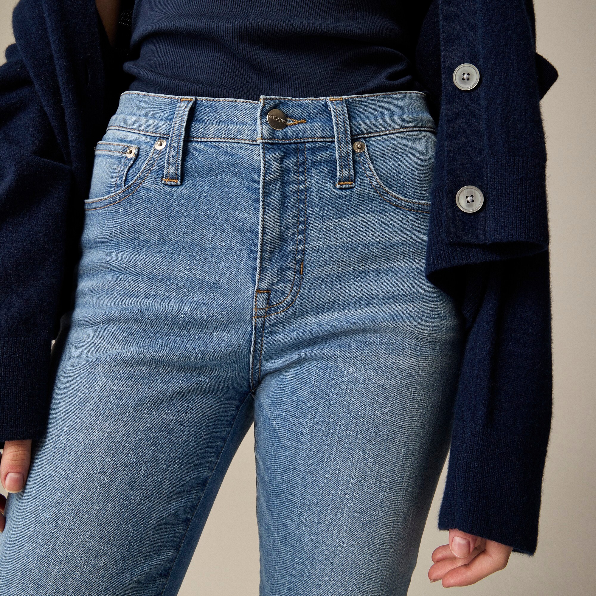 Mid-rise cropped kickout jean in 2003 super-stretch