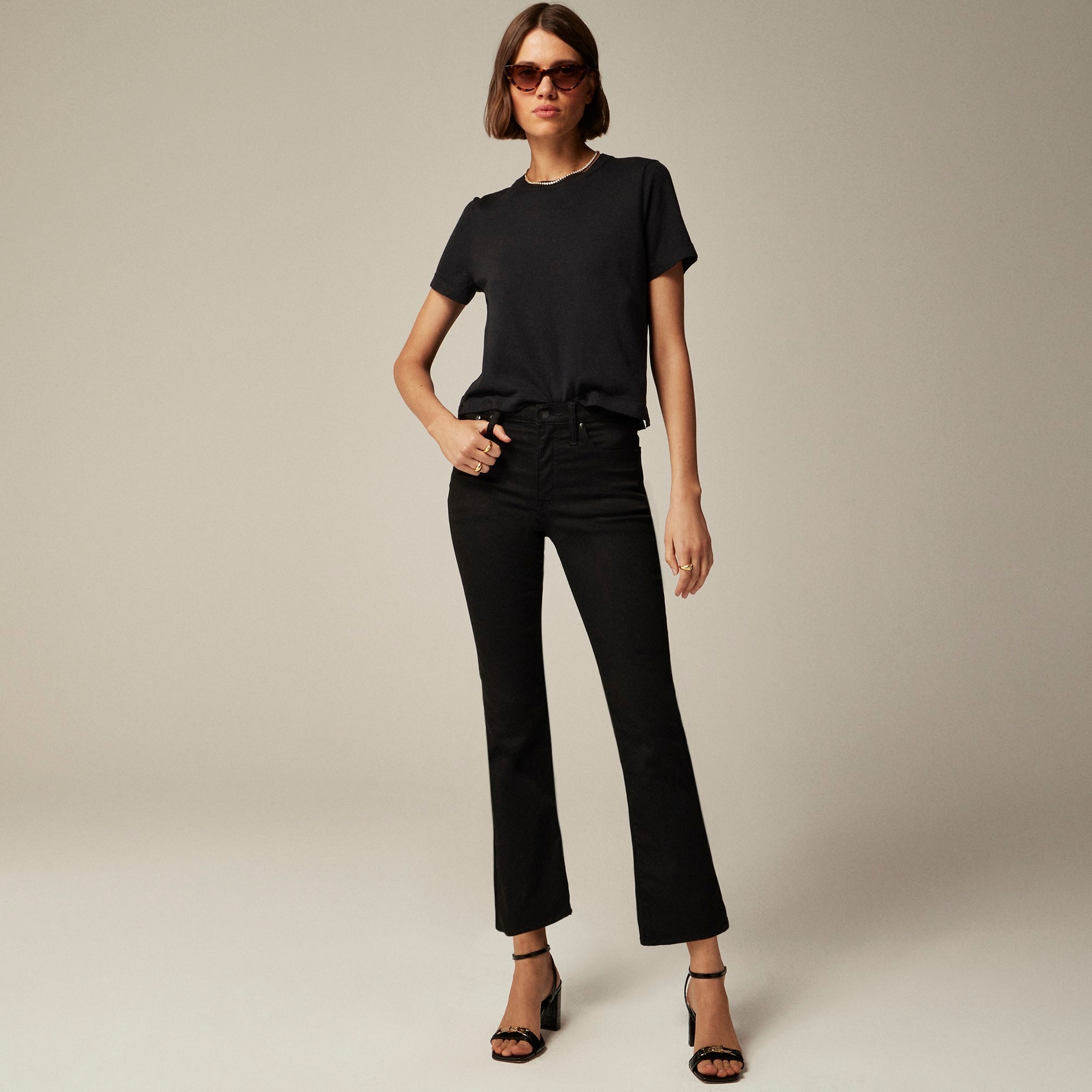 womens Mid-rise kickout jean