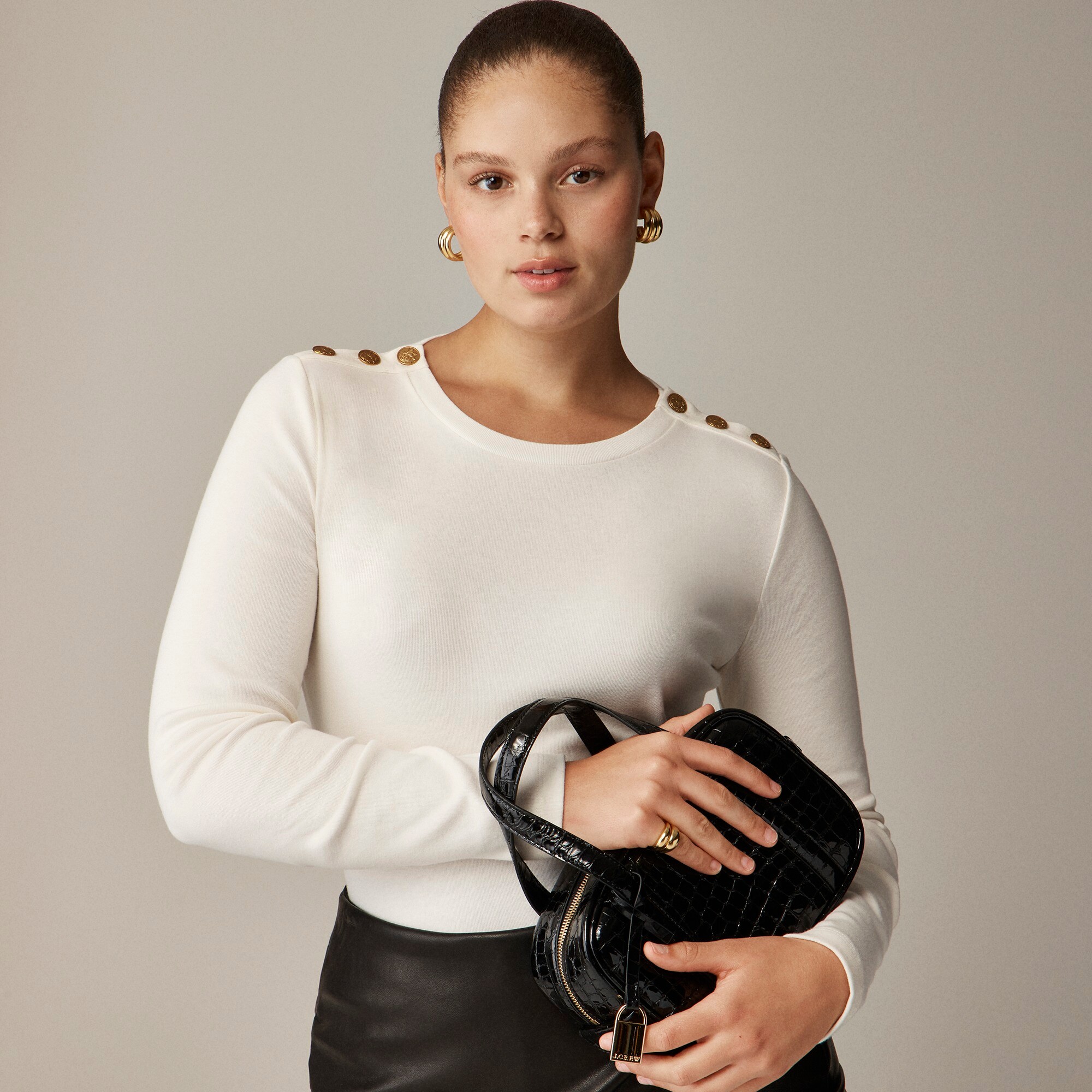 Perfect-fit long-sleeve crewneck T-shirt with lion buttons