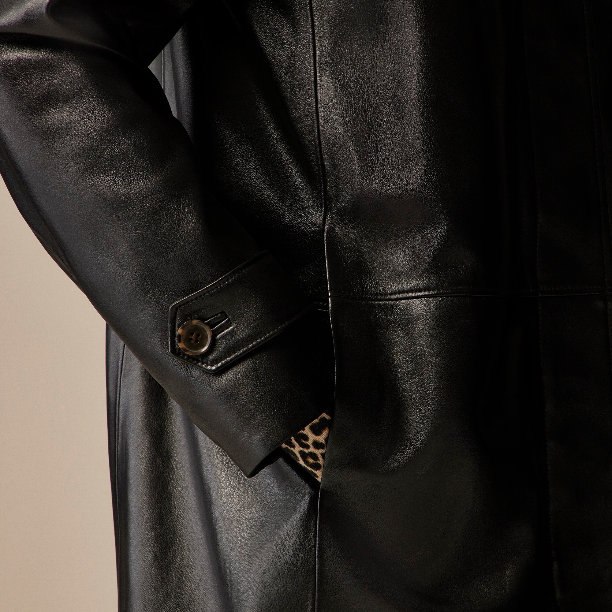 Collection trench coat in leather - image 3