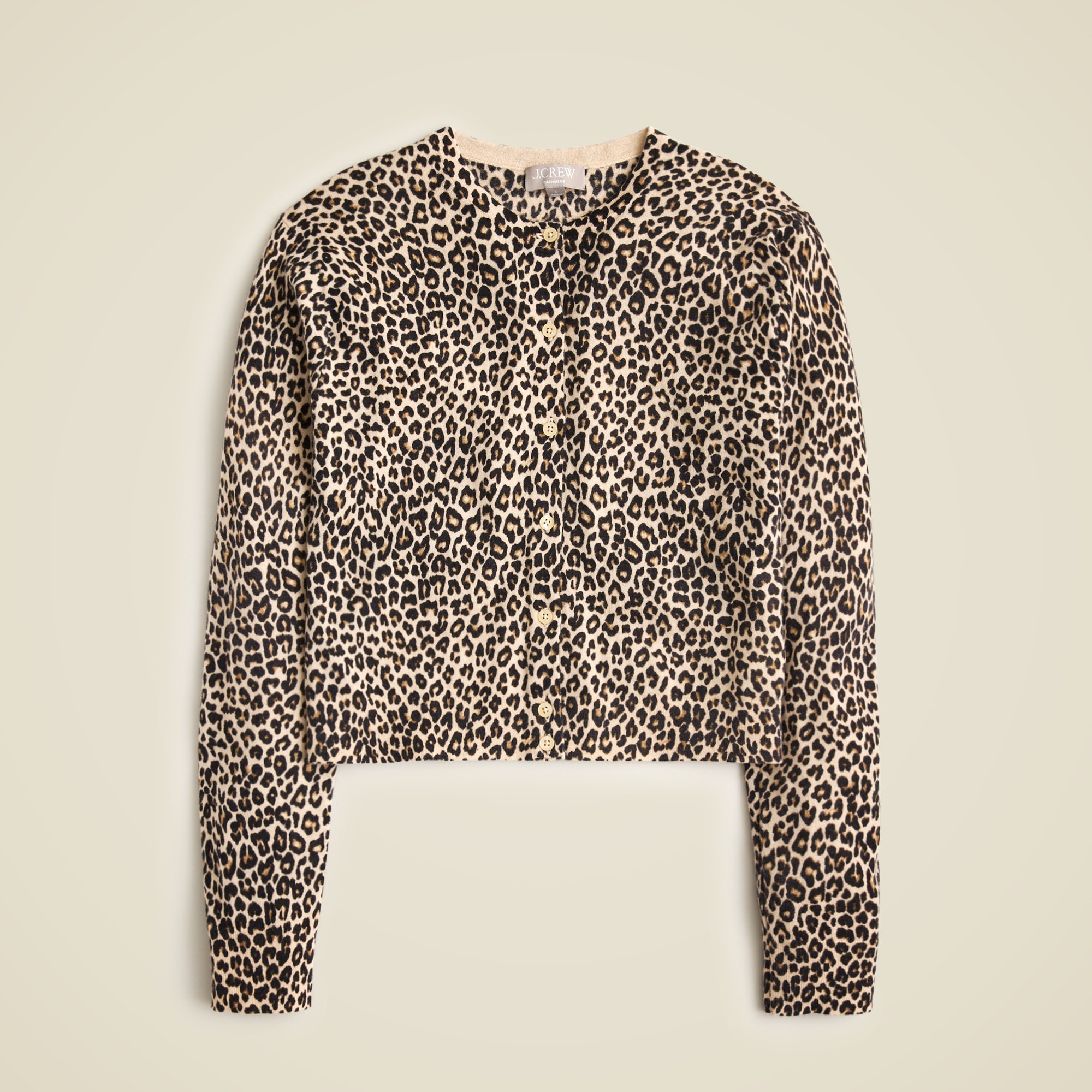 Featherweight cashmere shrunken cardigan in leopard print