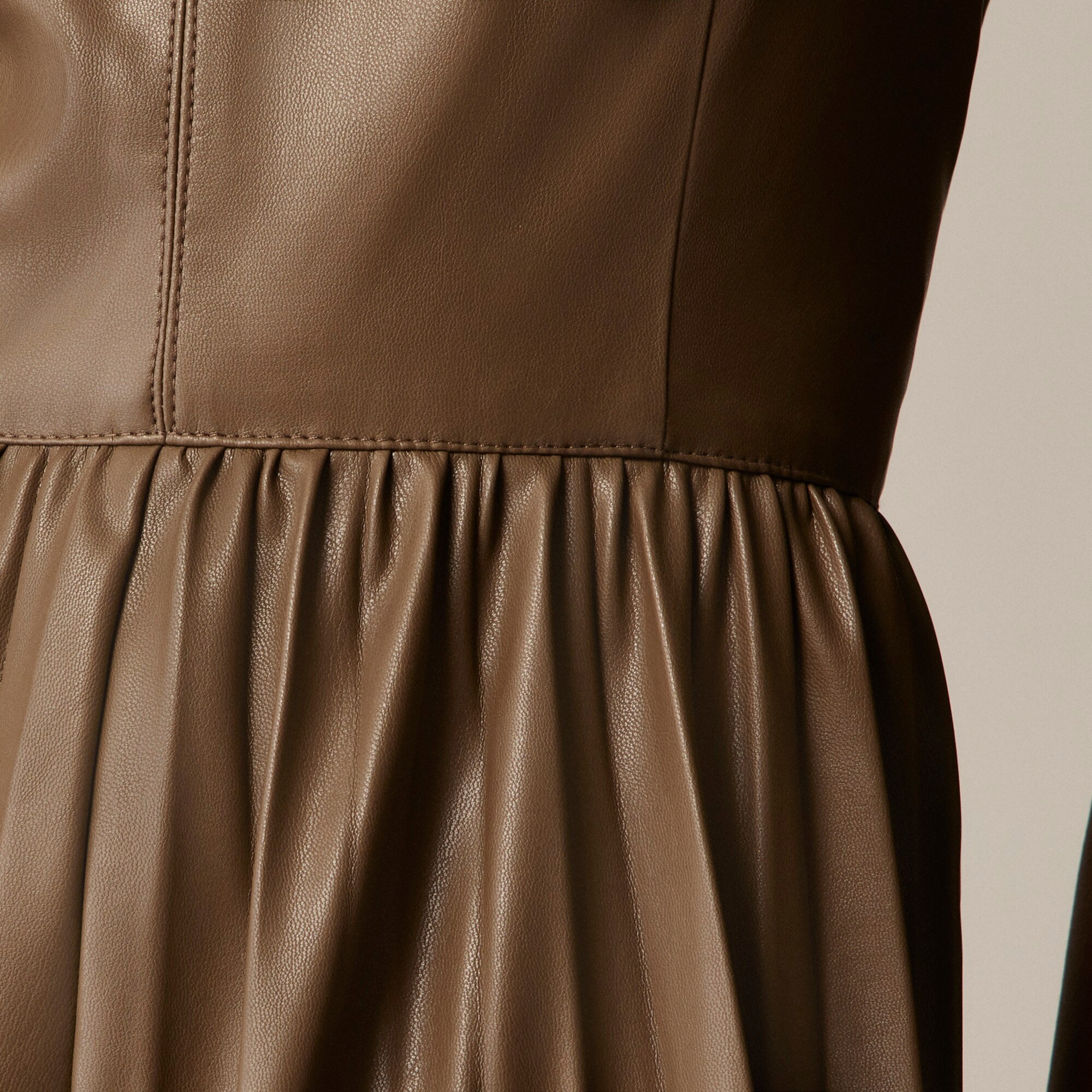 LE CIEL BLEU（ルシェルブルー）の「Faux Leather Pleated Dress（ワンピース）」 - WEAR
