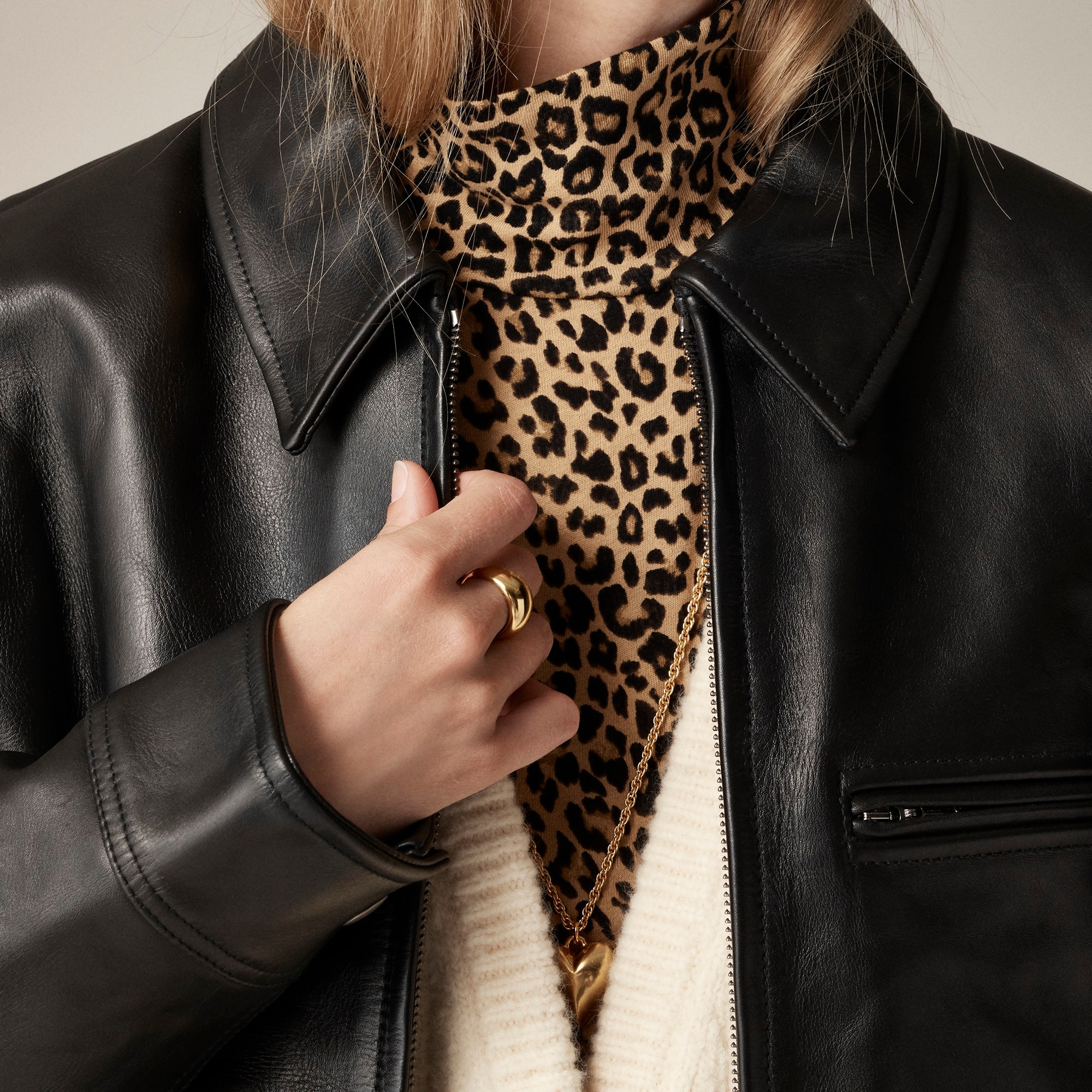 Tissue crepe turtleneck in leopard print