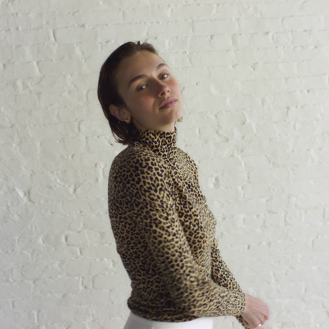 Tissue crepe turtleneck in leopard print