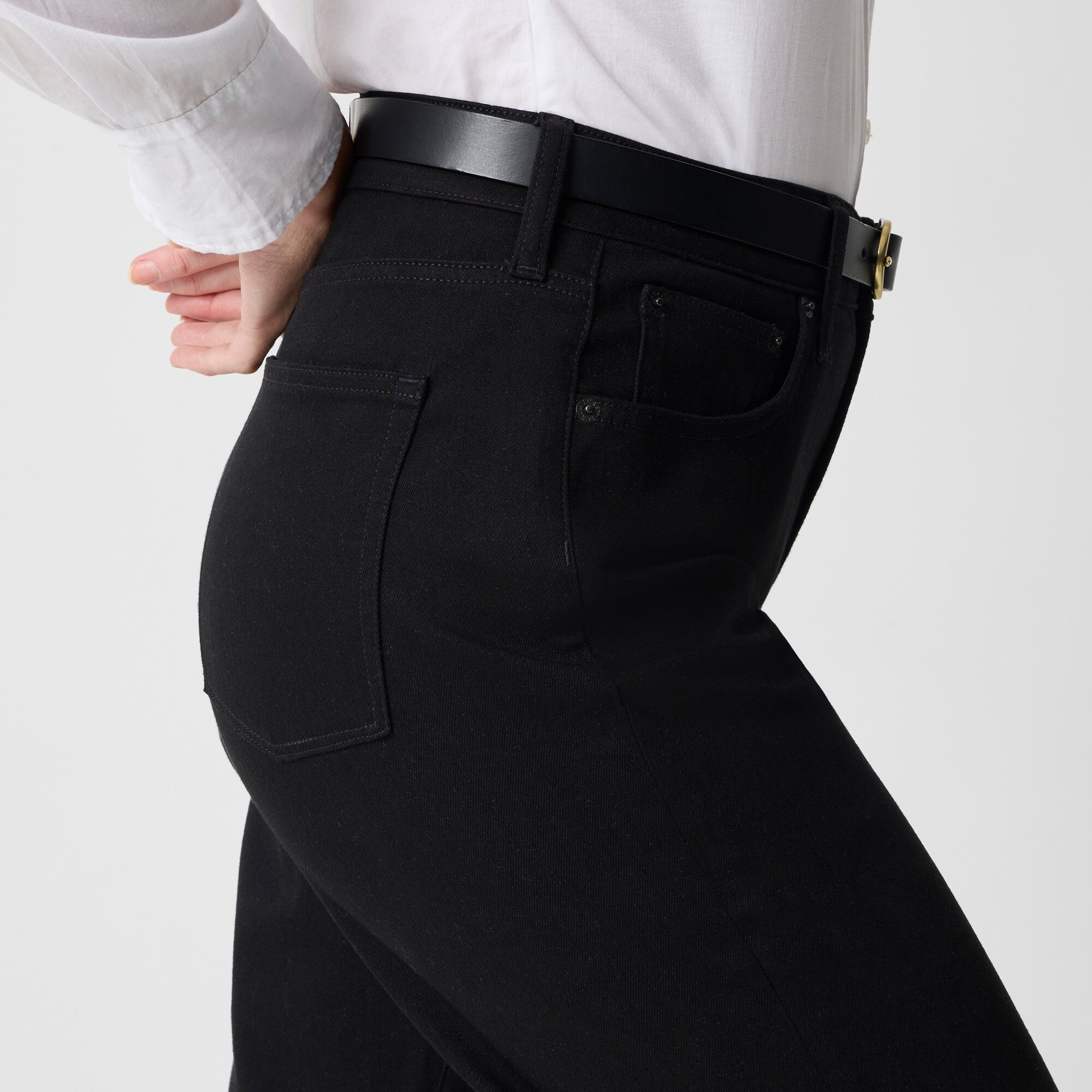 Curvy mid-rise flare crop jean in signature stretch