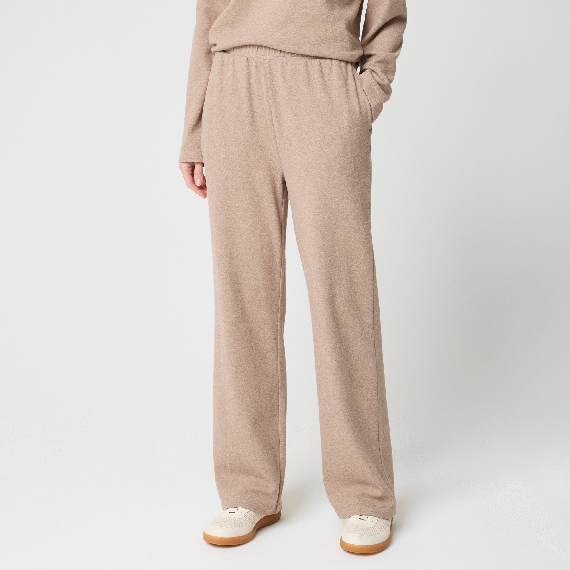  Straight-leg sweatpant in cloudspun yarn