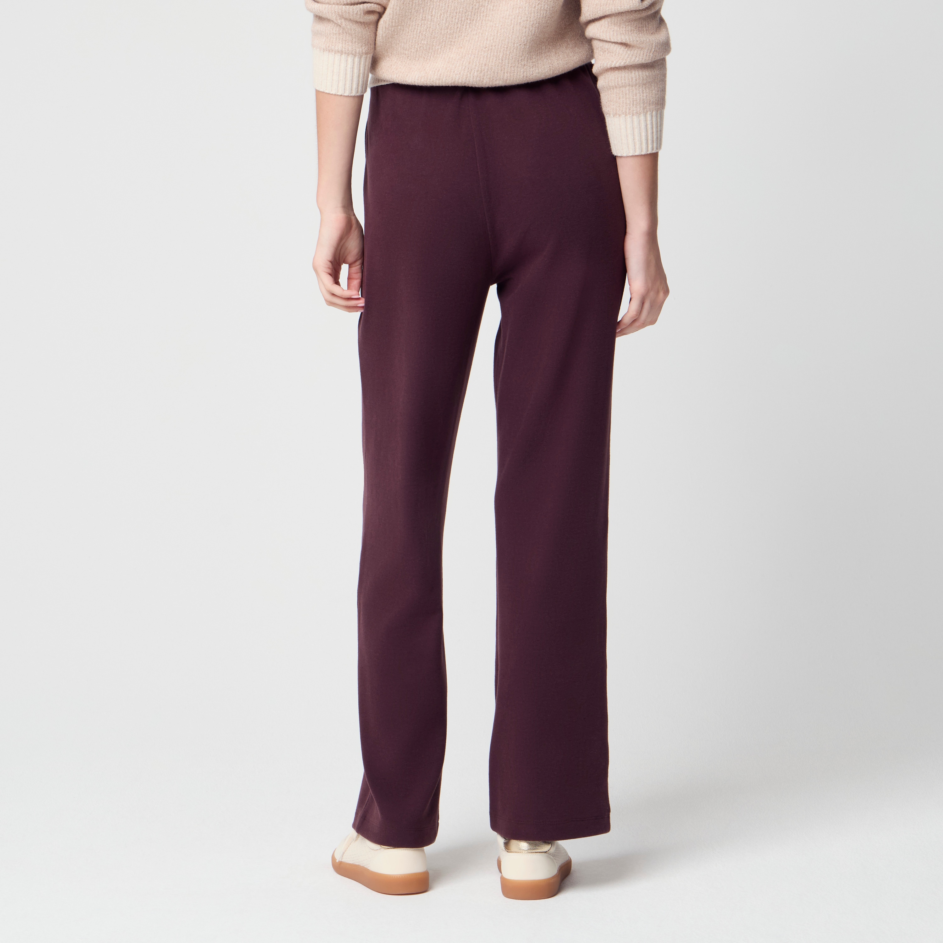 Straight-leg sweatpant cloudspun yarn