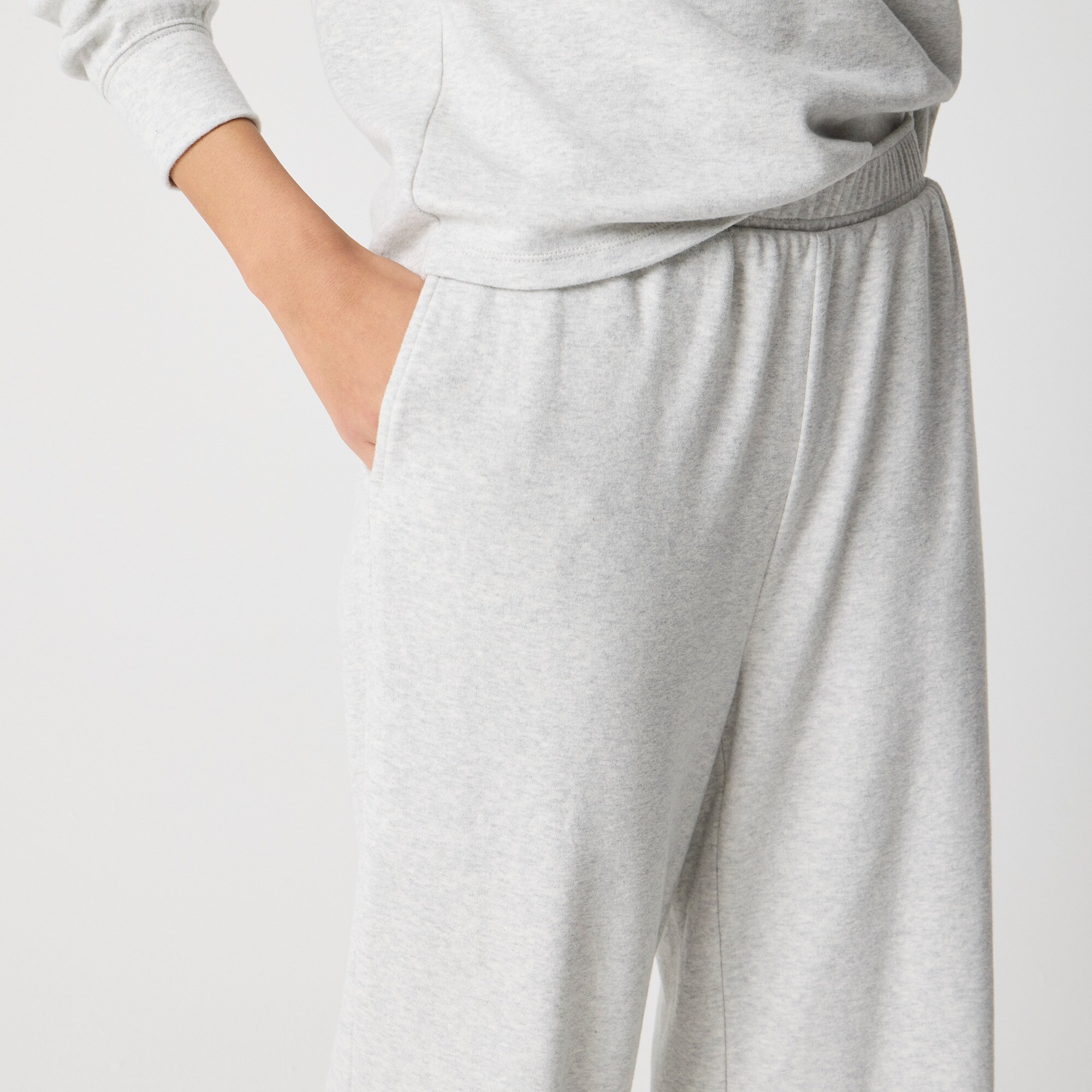 Straight-leg sweatpant in cloudspun yarn