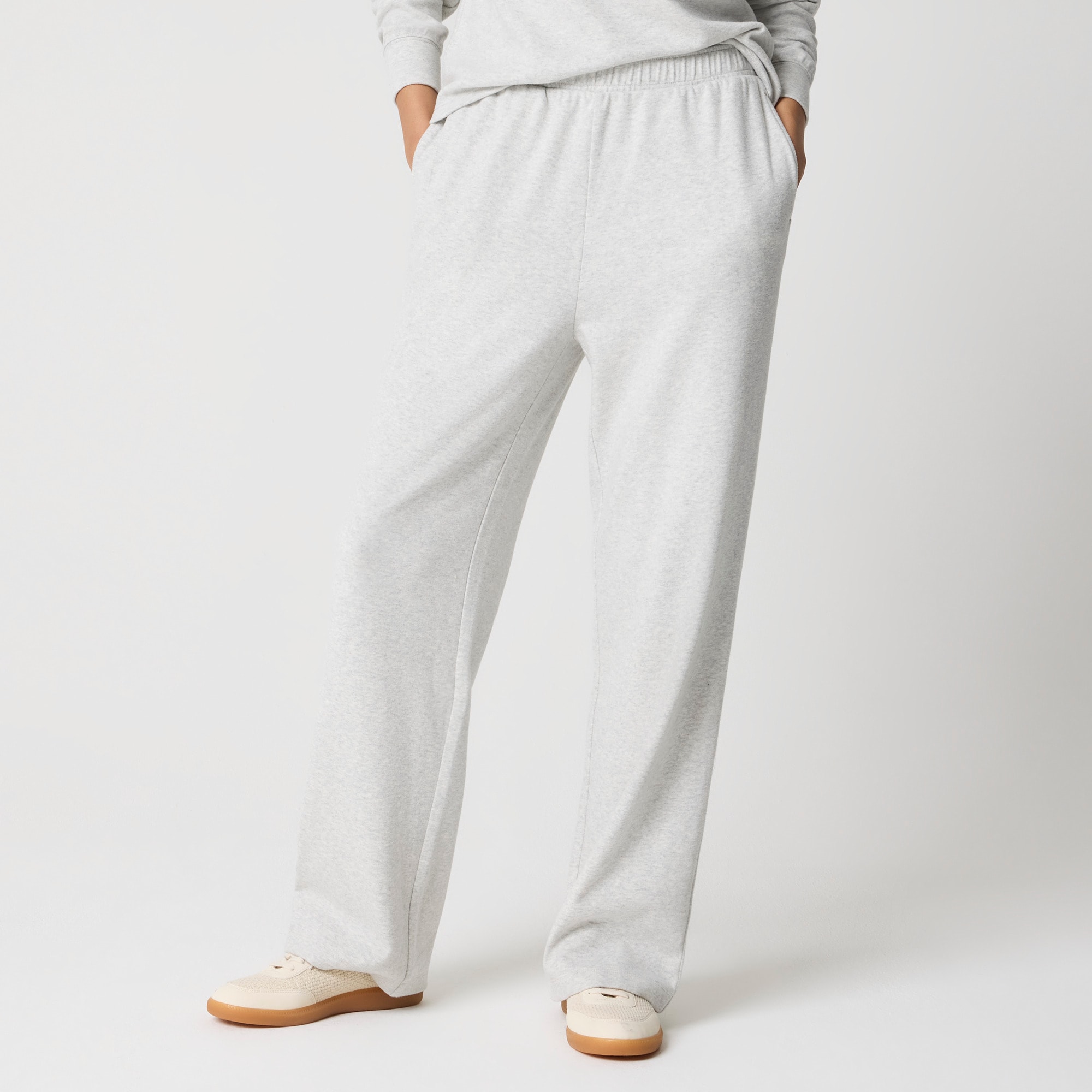 Straight-leg sweatpant in cloudspun yarn