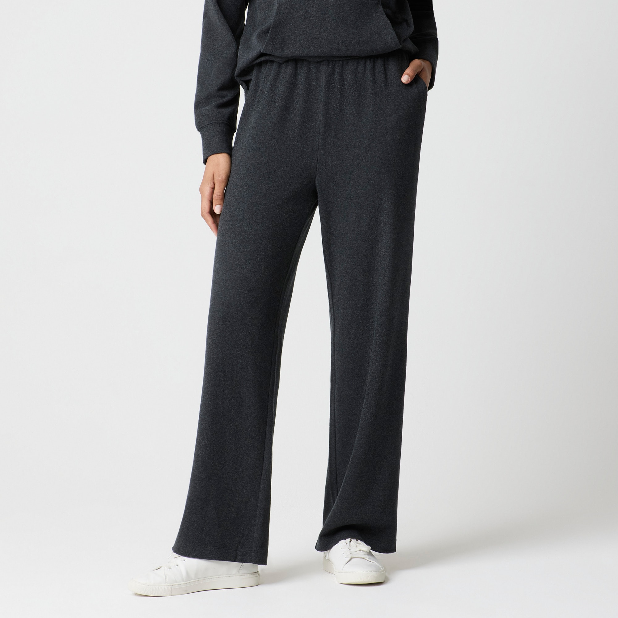 Straight-leg sweatpant cloudspun yarn